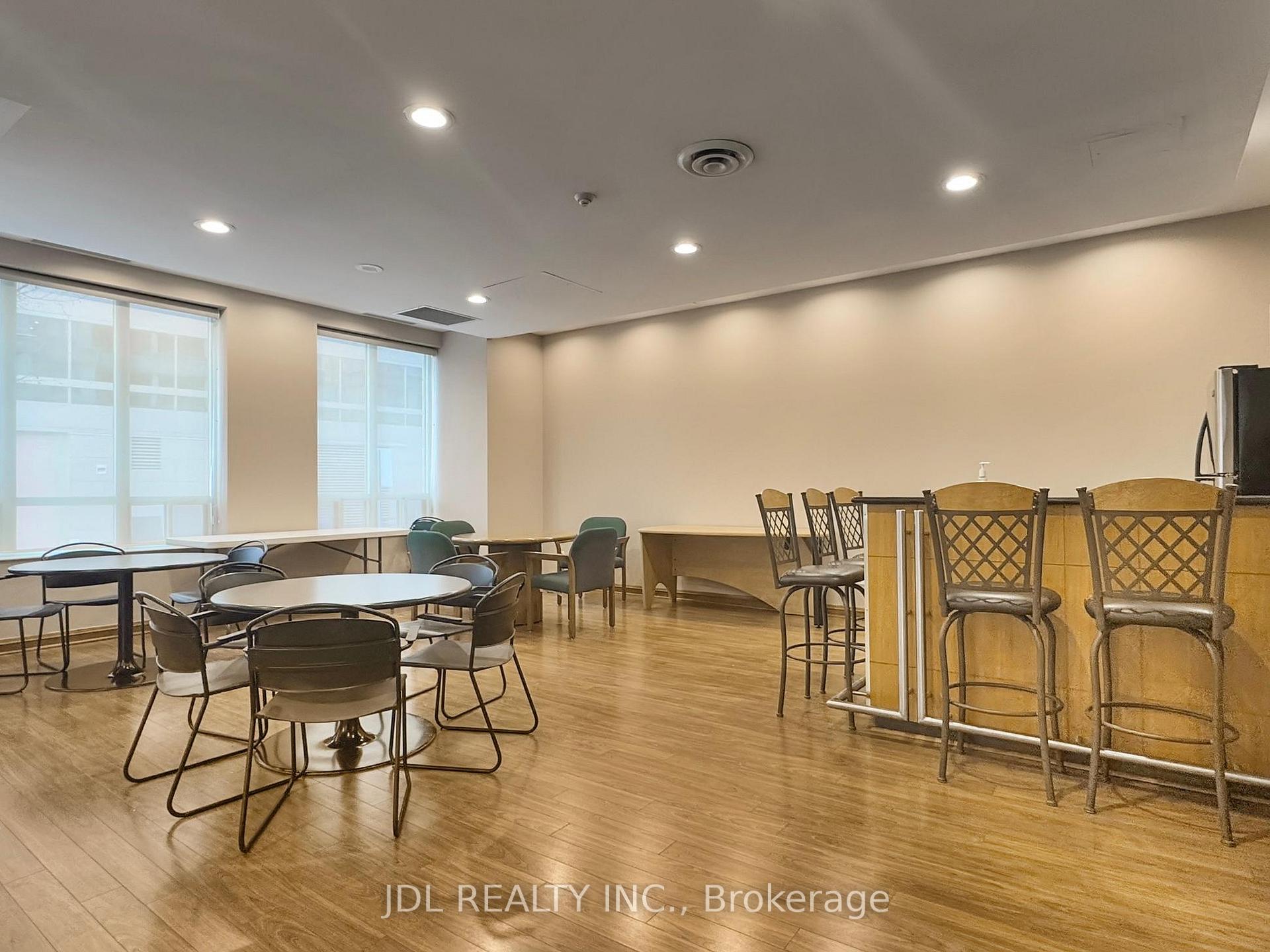 Photo 29 of Unit 906, 260 Doris Avenue, North York, Willowdale East — HOMEH