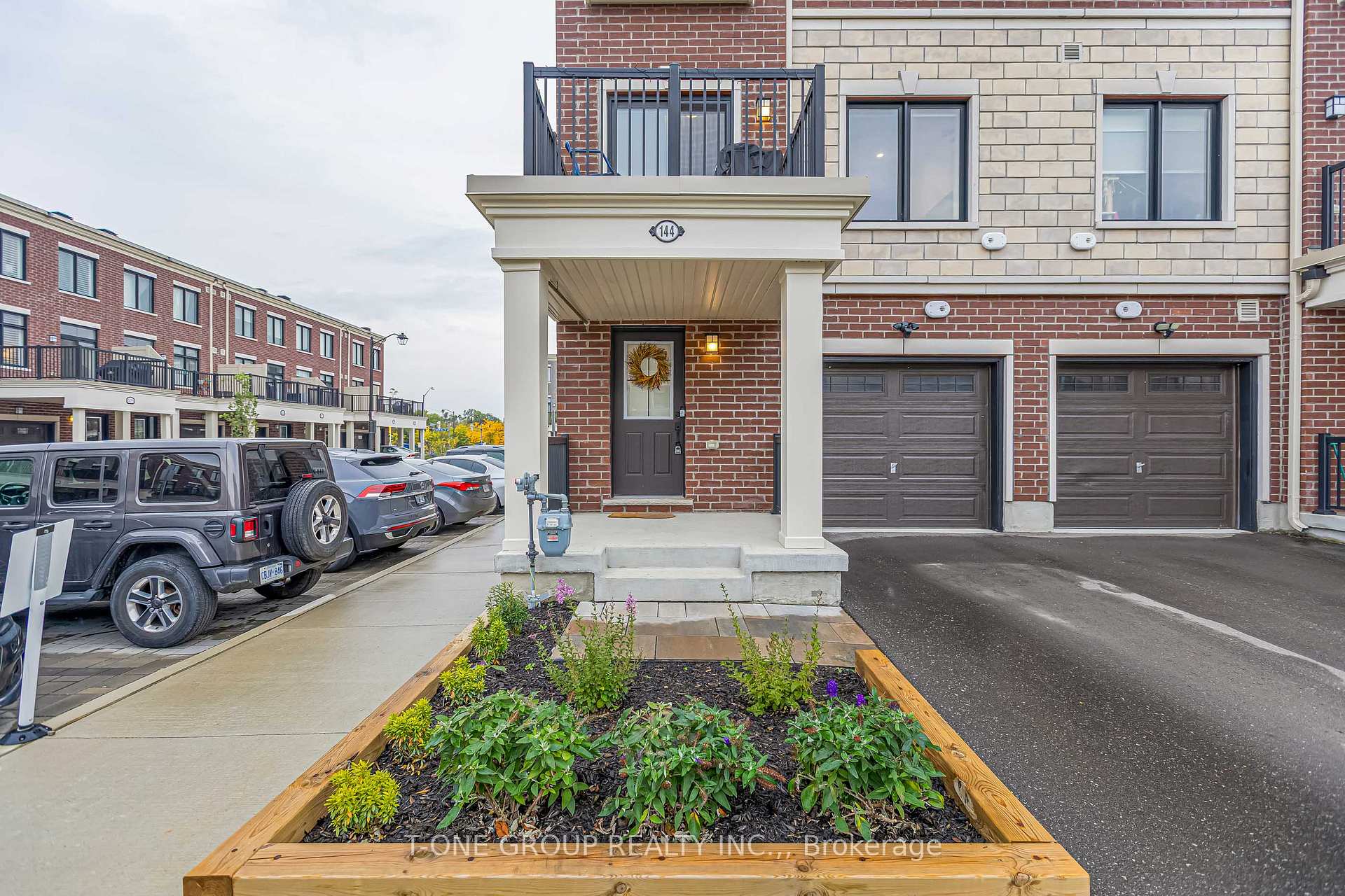 Photo 6 of 144 Covington Crescent, Whitchurch-Stouffville, Stouffville — HOMEH