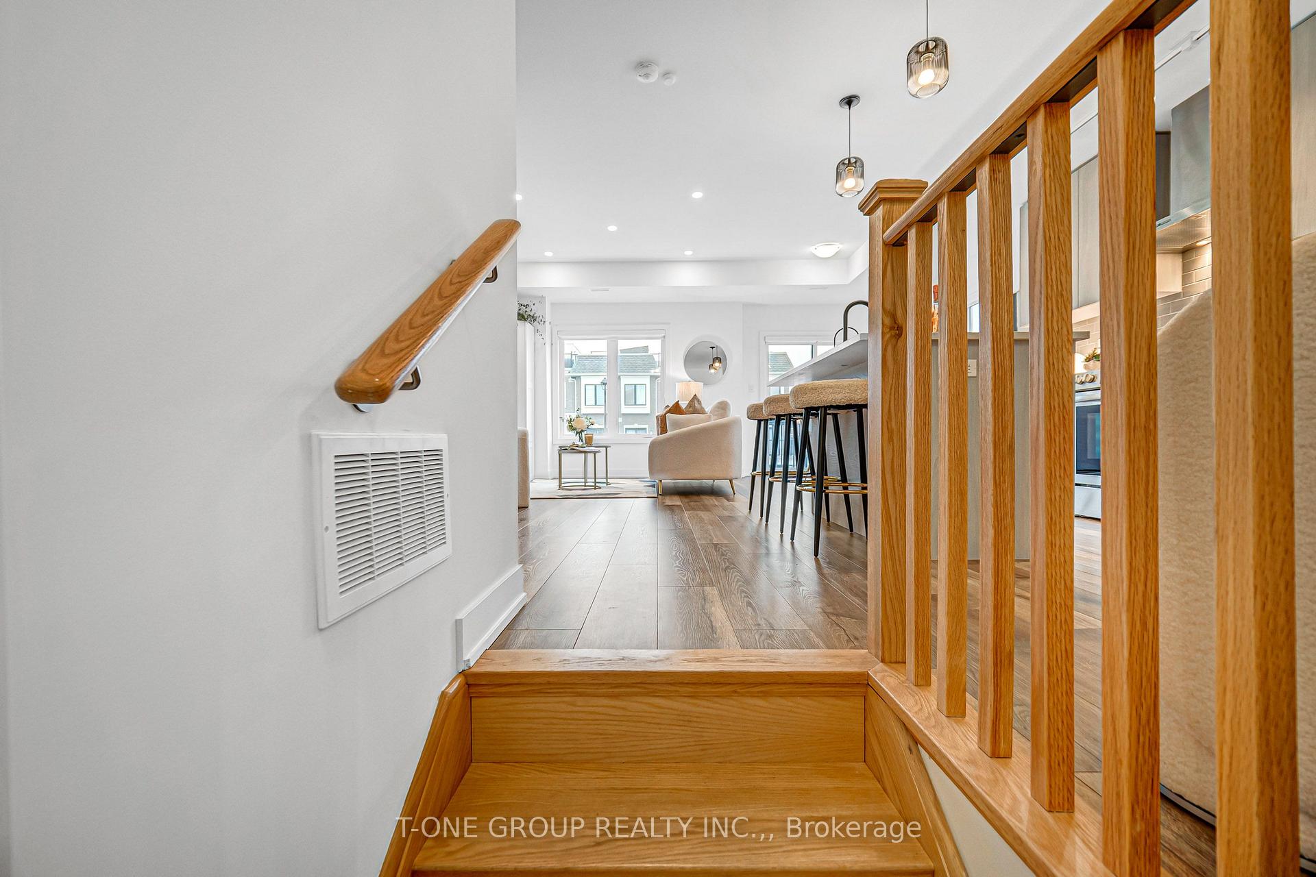 Photo 12 of 144 Covington Crescent, Whitchurch-Stouffville, Stouffville — HOMEH