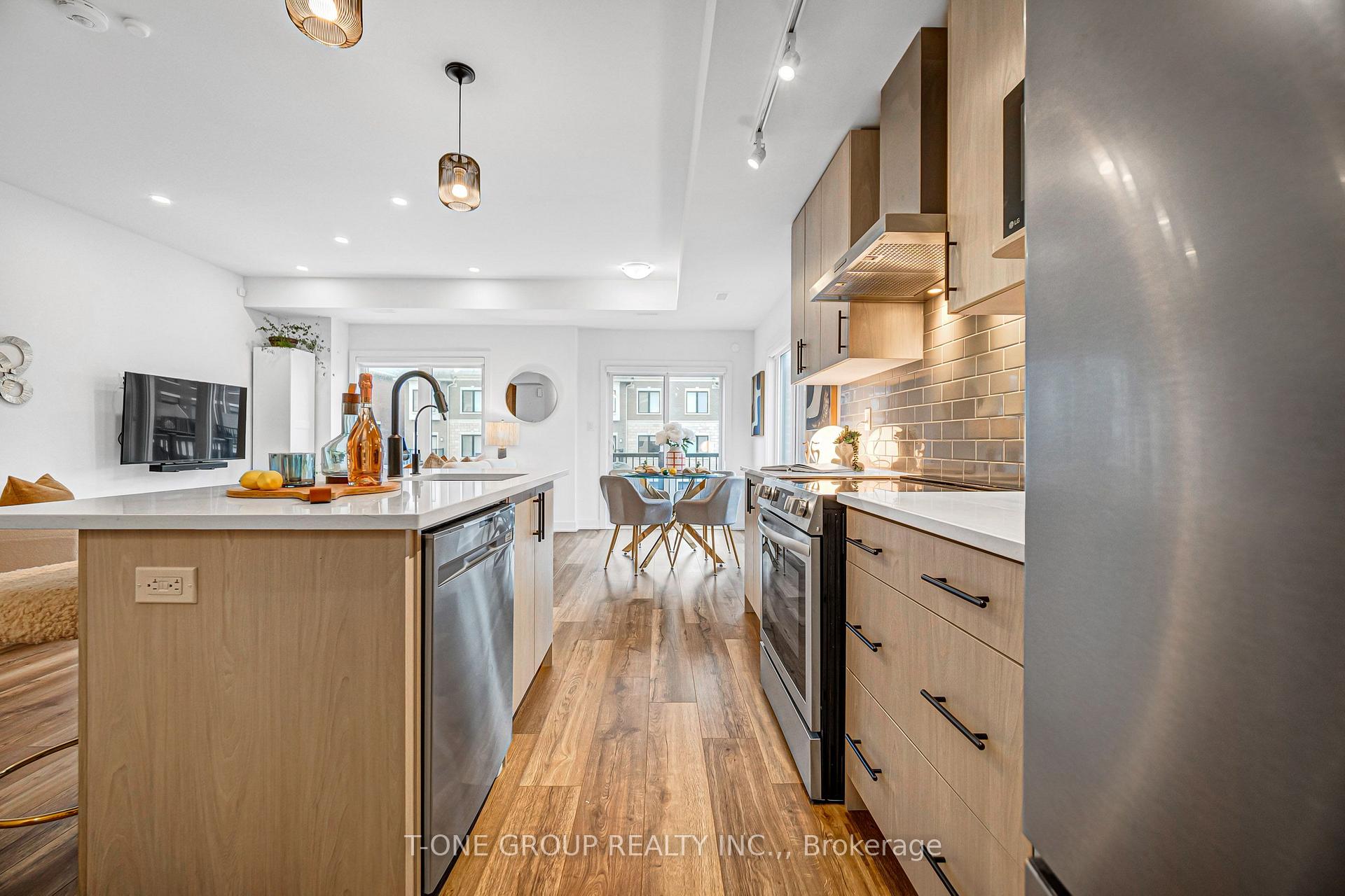 Photo 15 of 144 Covington Crescent, Whitchurch-Stouffville, Stouffville — HOMEH