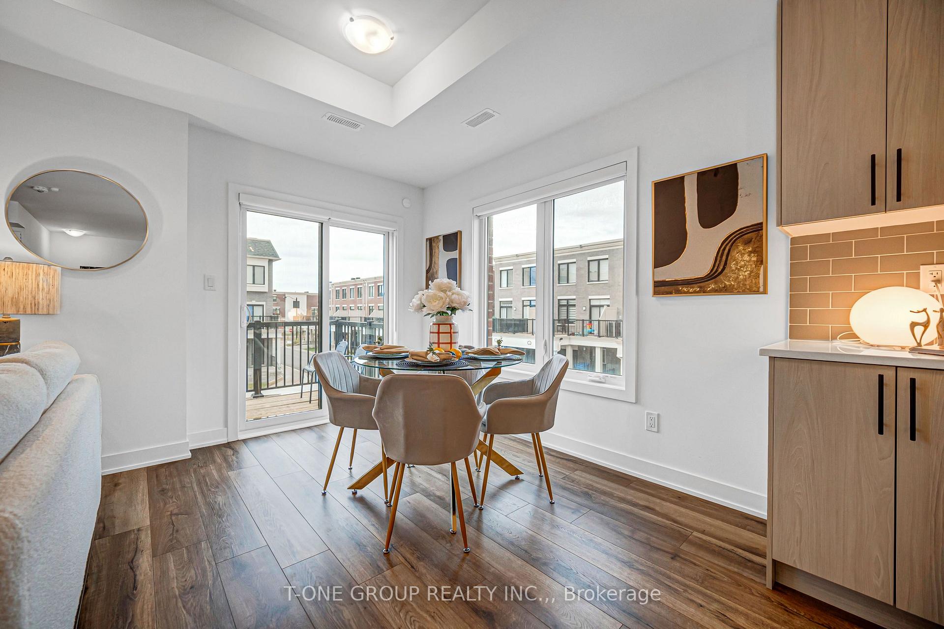 Photo 18 of 144 Covington Crescent, Whitchurch-Stouffville, Stouffville — HOMEH