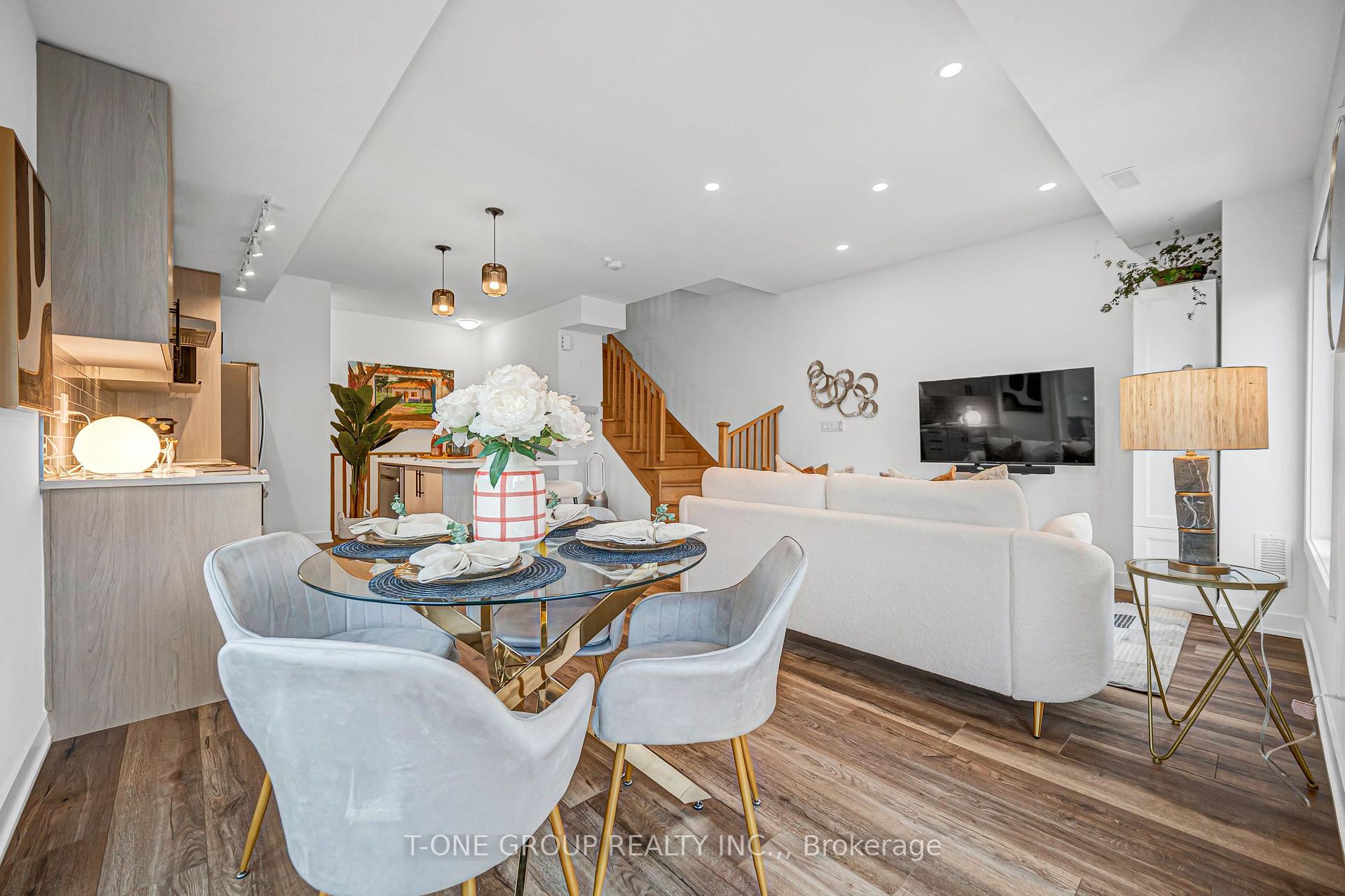 Photo 19 of 144 Covington Crescent, Whitchurch-Stouffville, Stouffville — HOMEH