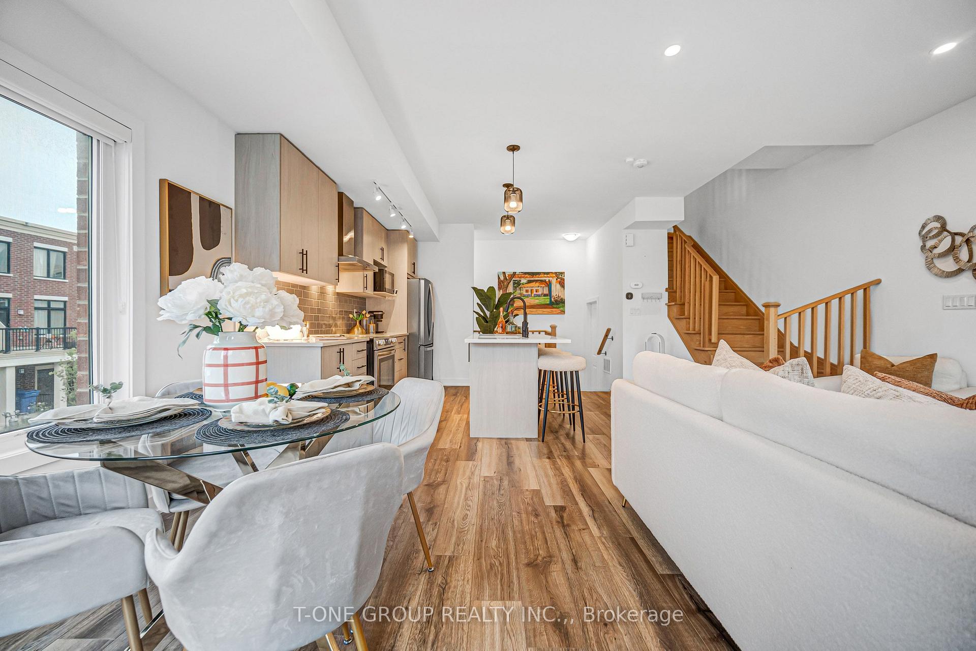 Photo 21 of 144 Covington Crescent, Whitchurch-Stouffville, Stouffville — HOMEH
