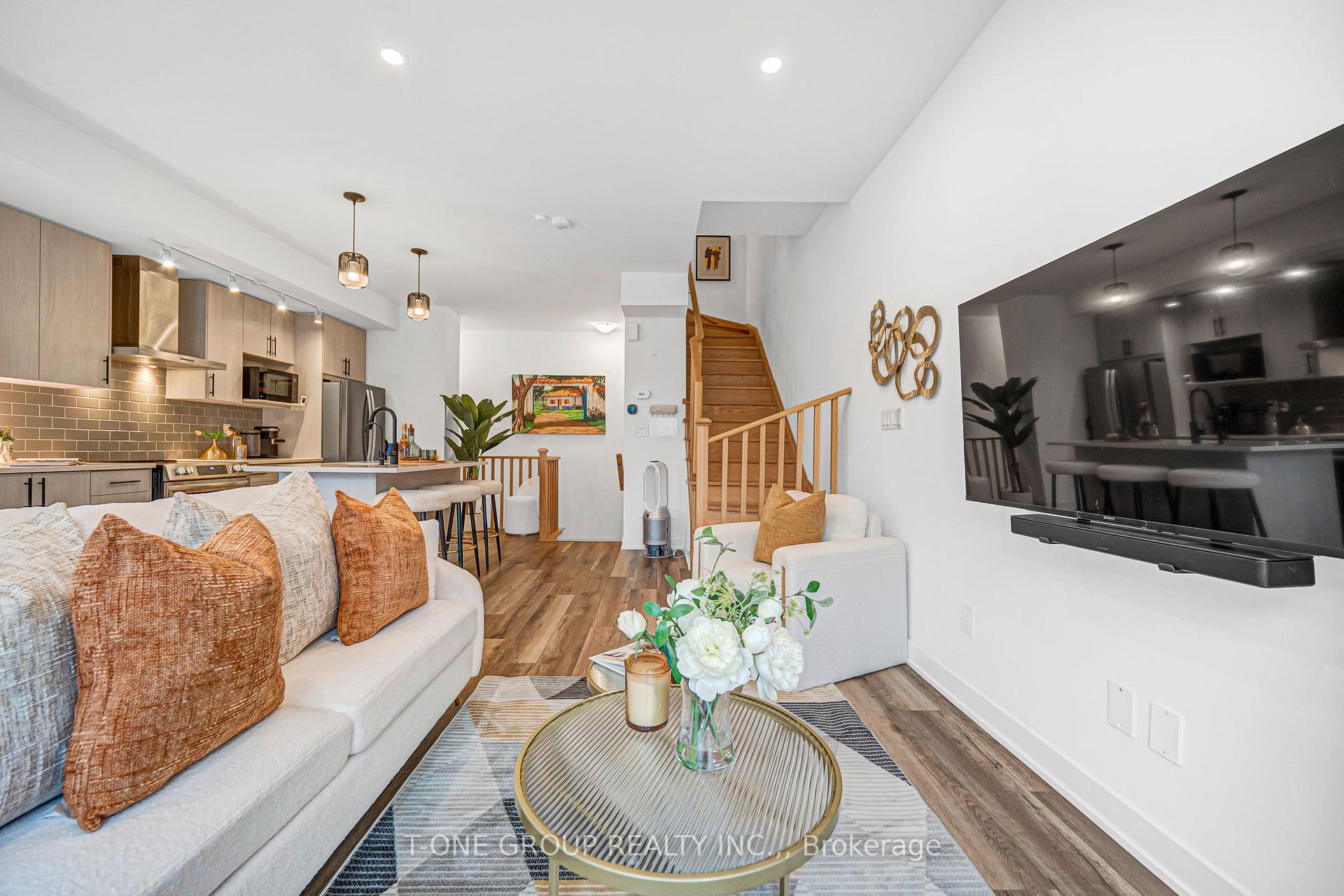 Photo 25 of 144 Covington Crescent, Whitchurch-Stouffville, Stouffville — HOMEH
