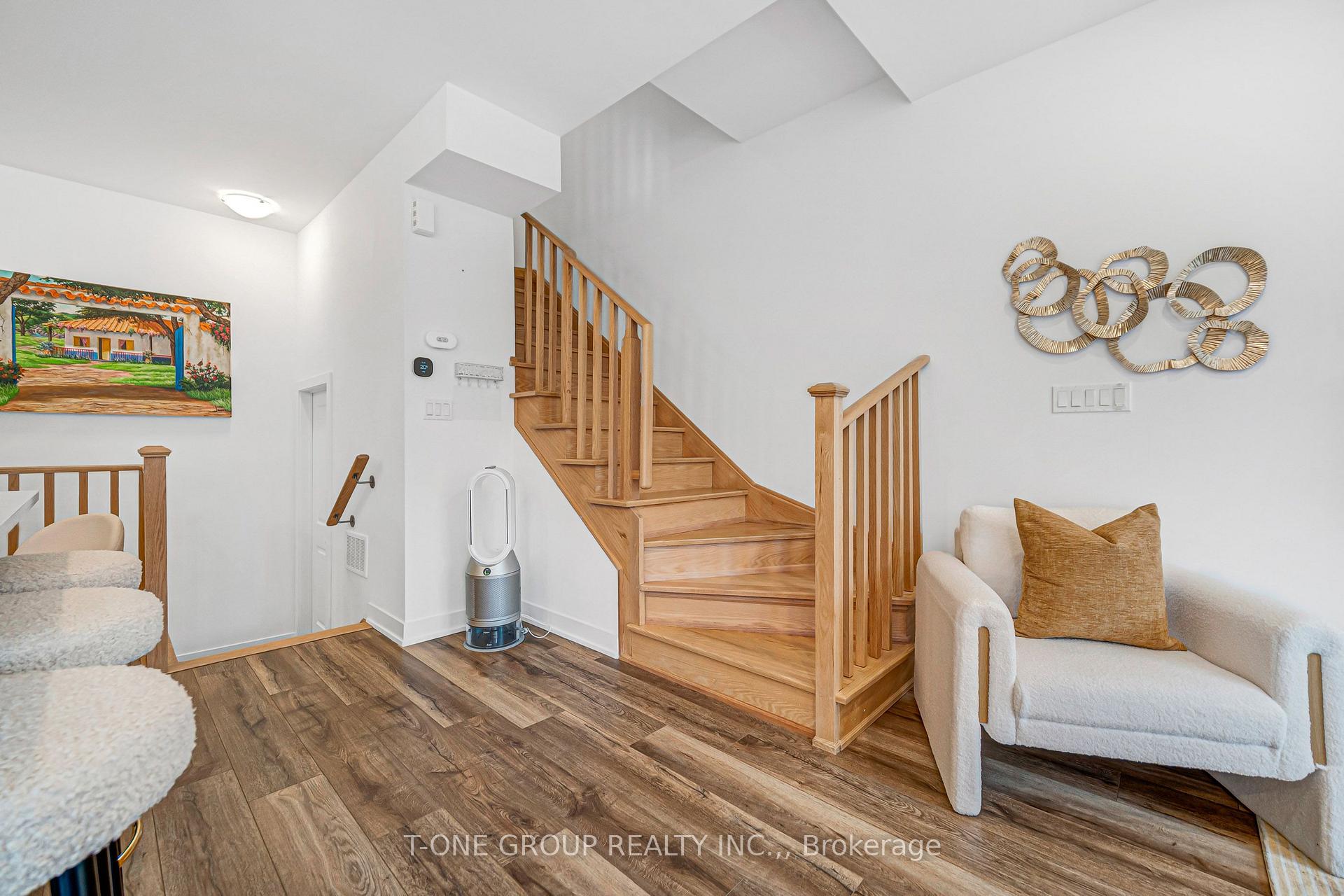 Photo 26 of 144 Covington Crescent, Whitchurch-Stouffville, Stouffville — HOMEH