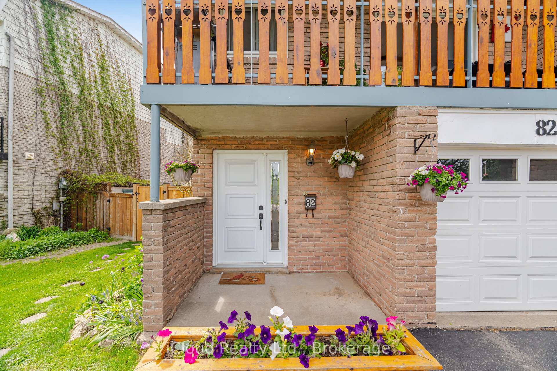 Photo 5 of 82 English Street, Brampton, Brampton West — HOMEH