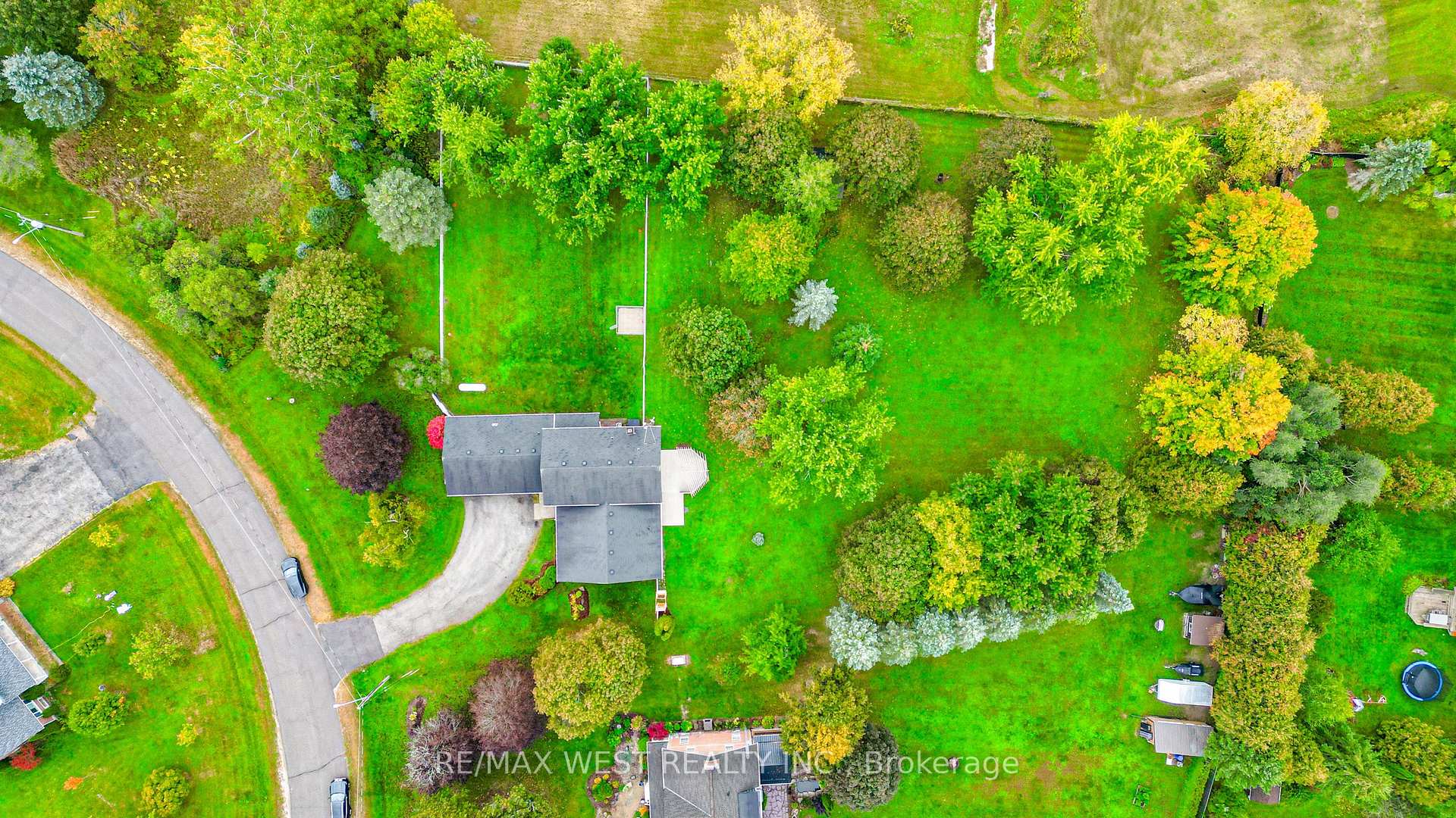 Photo 2 of 24 Smith Drive, Uxbridge, Rural Uxbridge — HOMEH