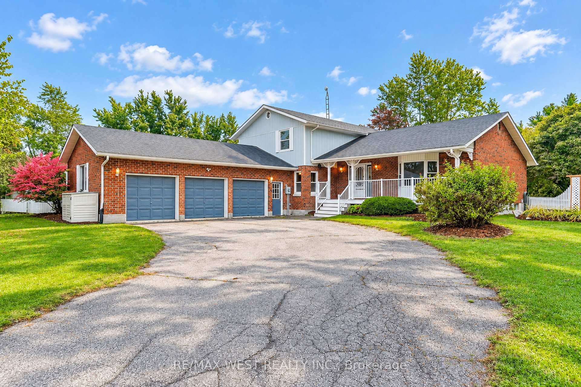 Photo 3 of 24 Smith Drive, Uxbridge, Rural Uxbridge — HOMEH