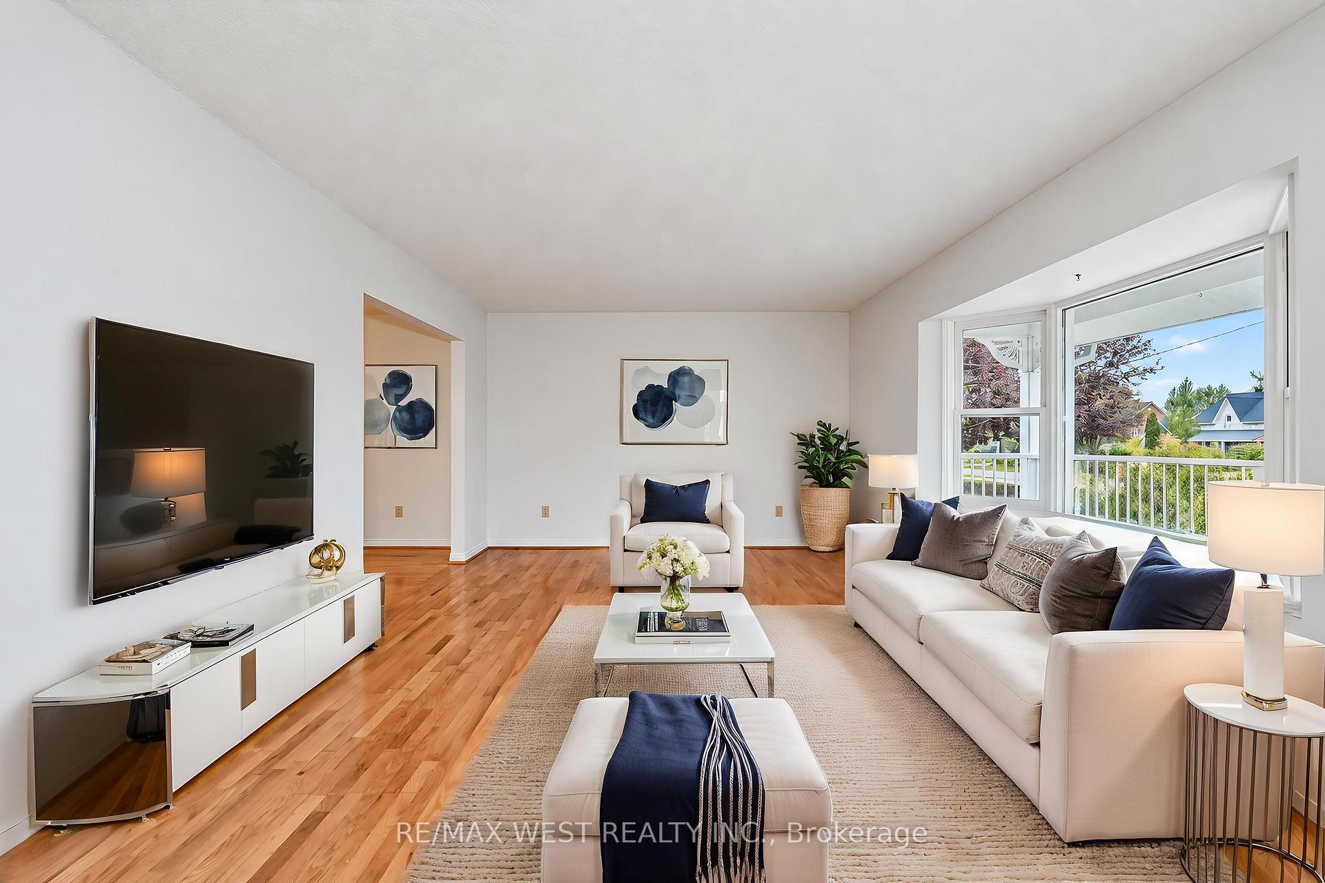 Photo 4 of 24 Smith Drive, Uxbridge, Rural Uxbridge — HOMEH
