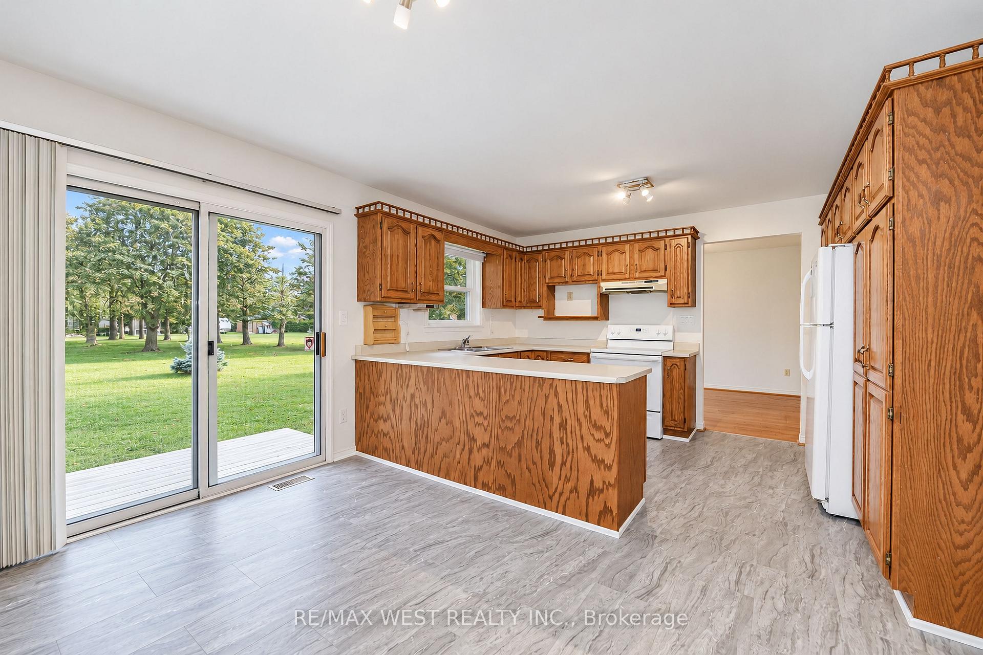 Photo 6 of 24 Smith Drive, Uxbridge, Rural Uxbridge — HOMEH