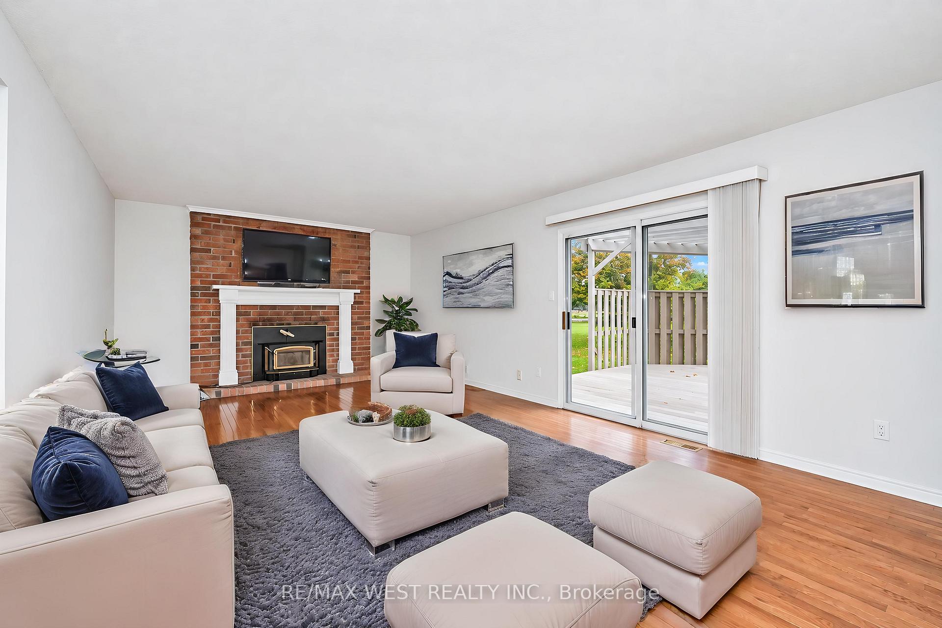 Photo 7 of 24 Smith Drive, Uxbridge, Rural Uxbridge — HOMEH