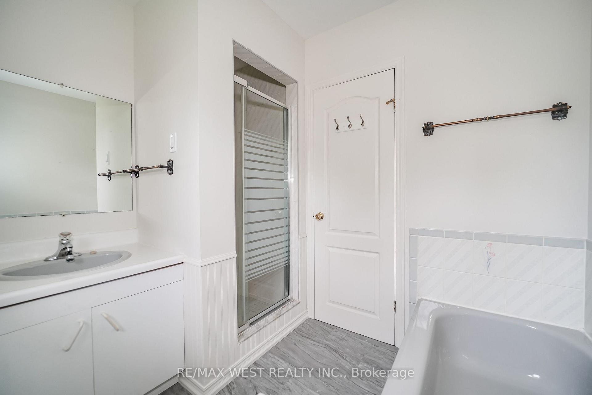 Photo 9 of 24 Smith Drive, Uxbridge, Rural Uxbridge — HOMEH