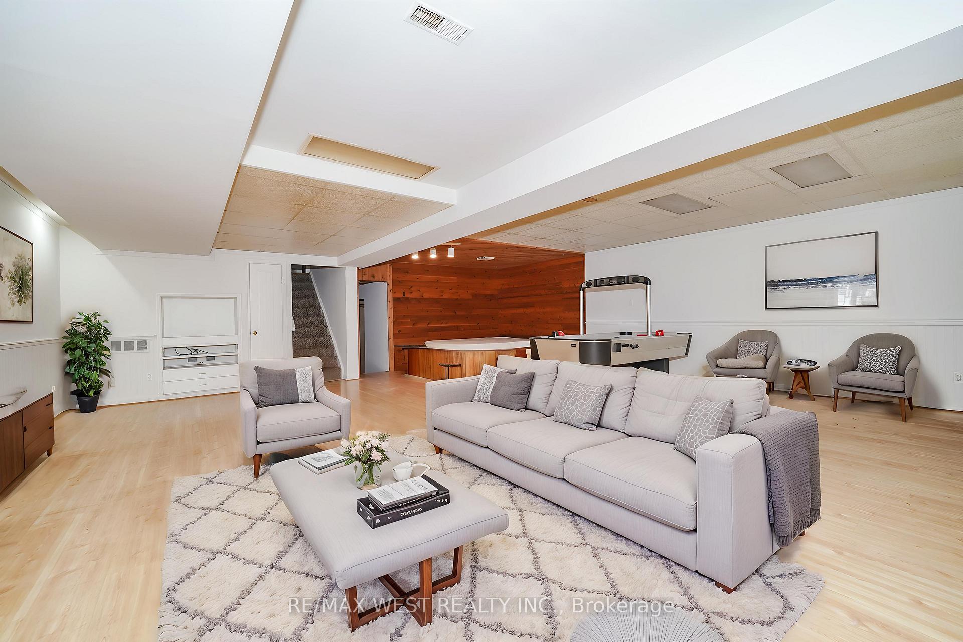 Photo 13 of 24 Smith Drive, Uxbridge, Rural Uxbridge — HOMEH
