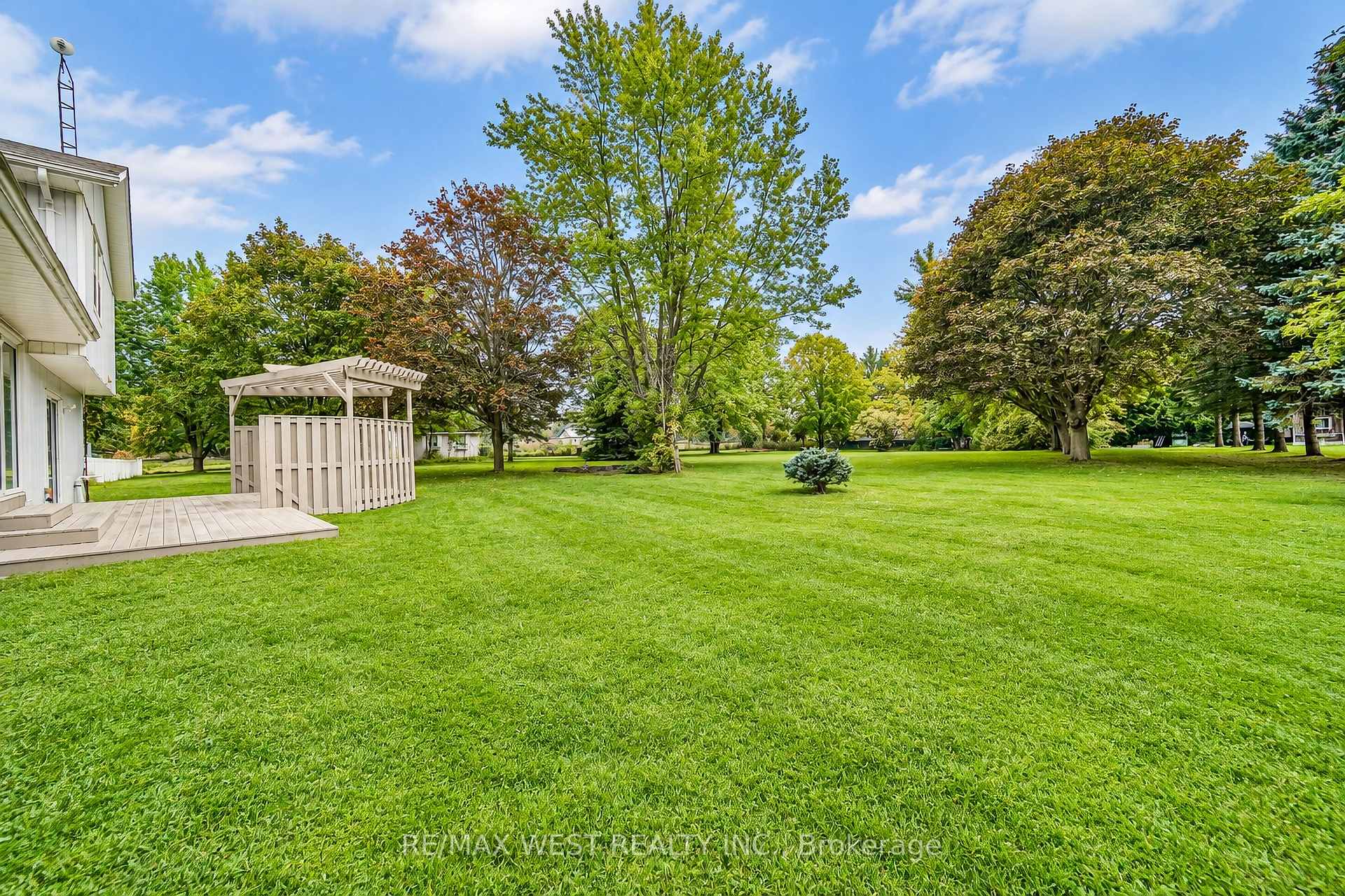 Photo 15 of 24 Smith Drive, Uxbridge, Rural Uxbridge — HOMEH