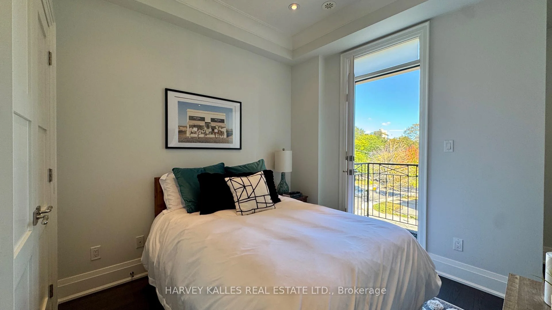 Photo 15 of 1042 Avenue Road, Toronto, Yonge-Eglinton — HOMEH