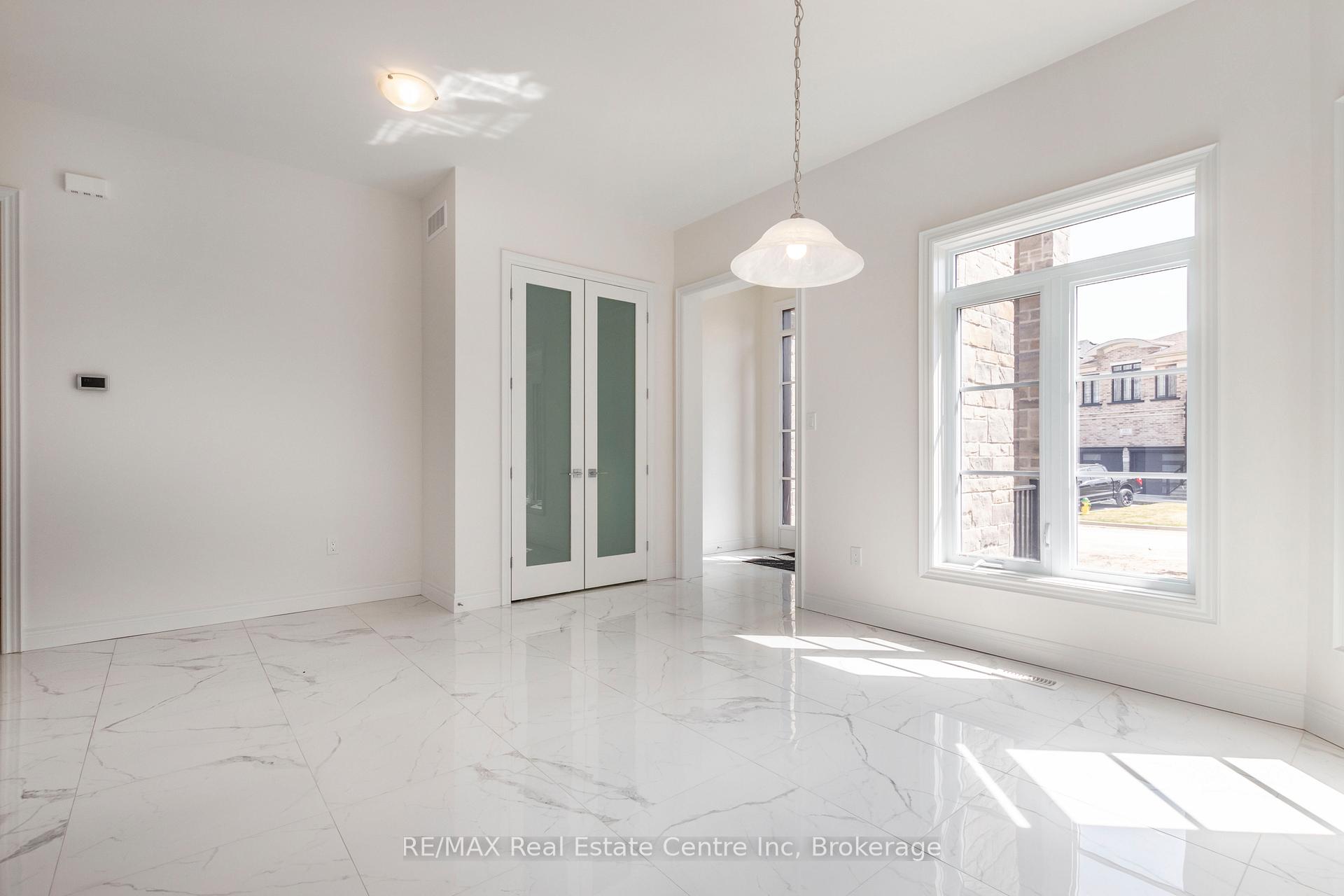 Photo 3 of 143 Ambrous Crescent, Guelph, Kortright East — HOMEH