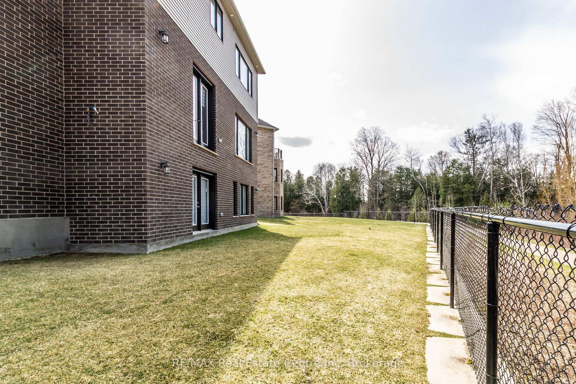 Photo 25 of 143 Ambrous Crescent, Guelph, Kortright East — HOMEH