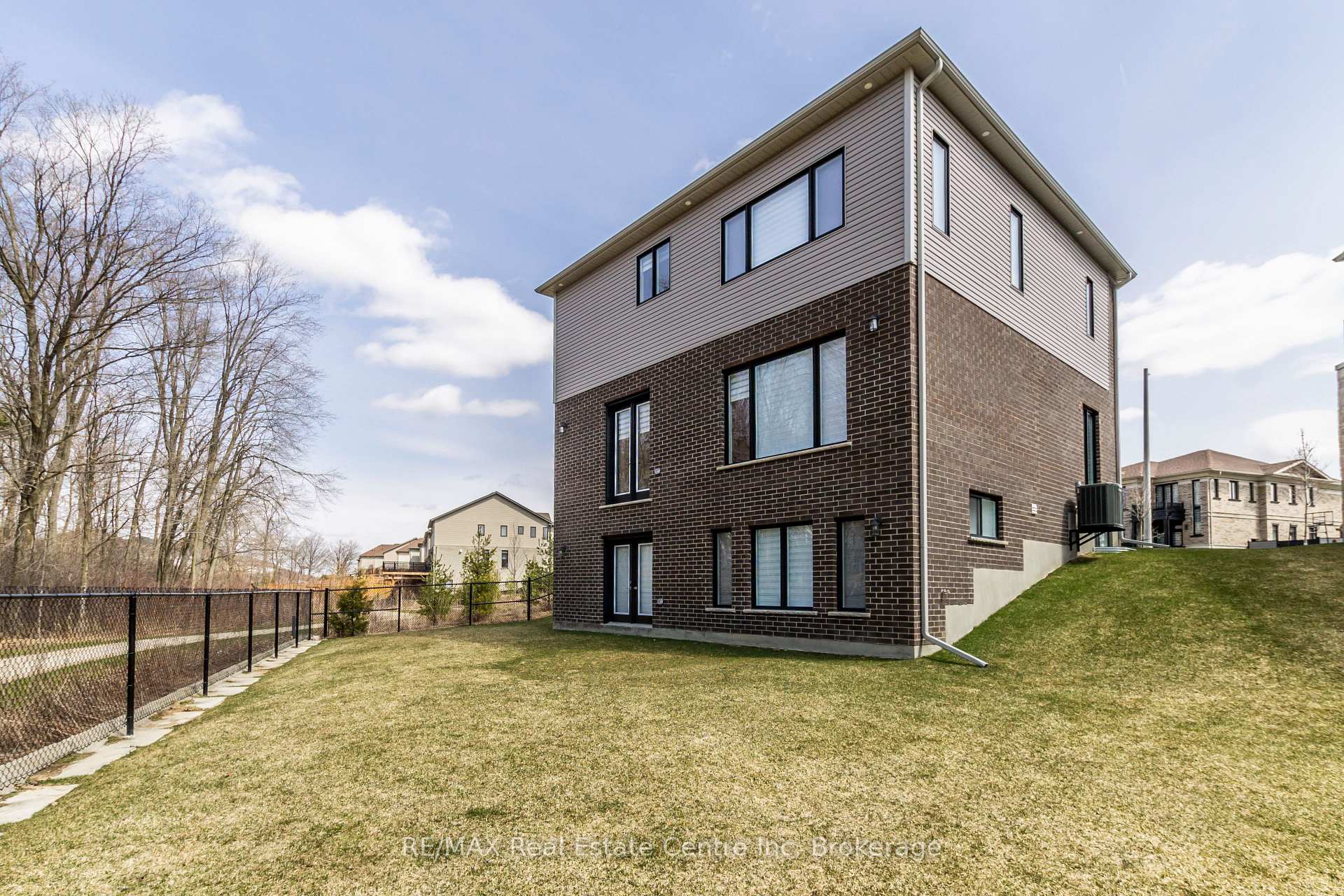 Photo 26 of 143 Ambrous Crescent, Guelph, Kortright East — HOMEH