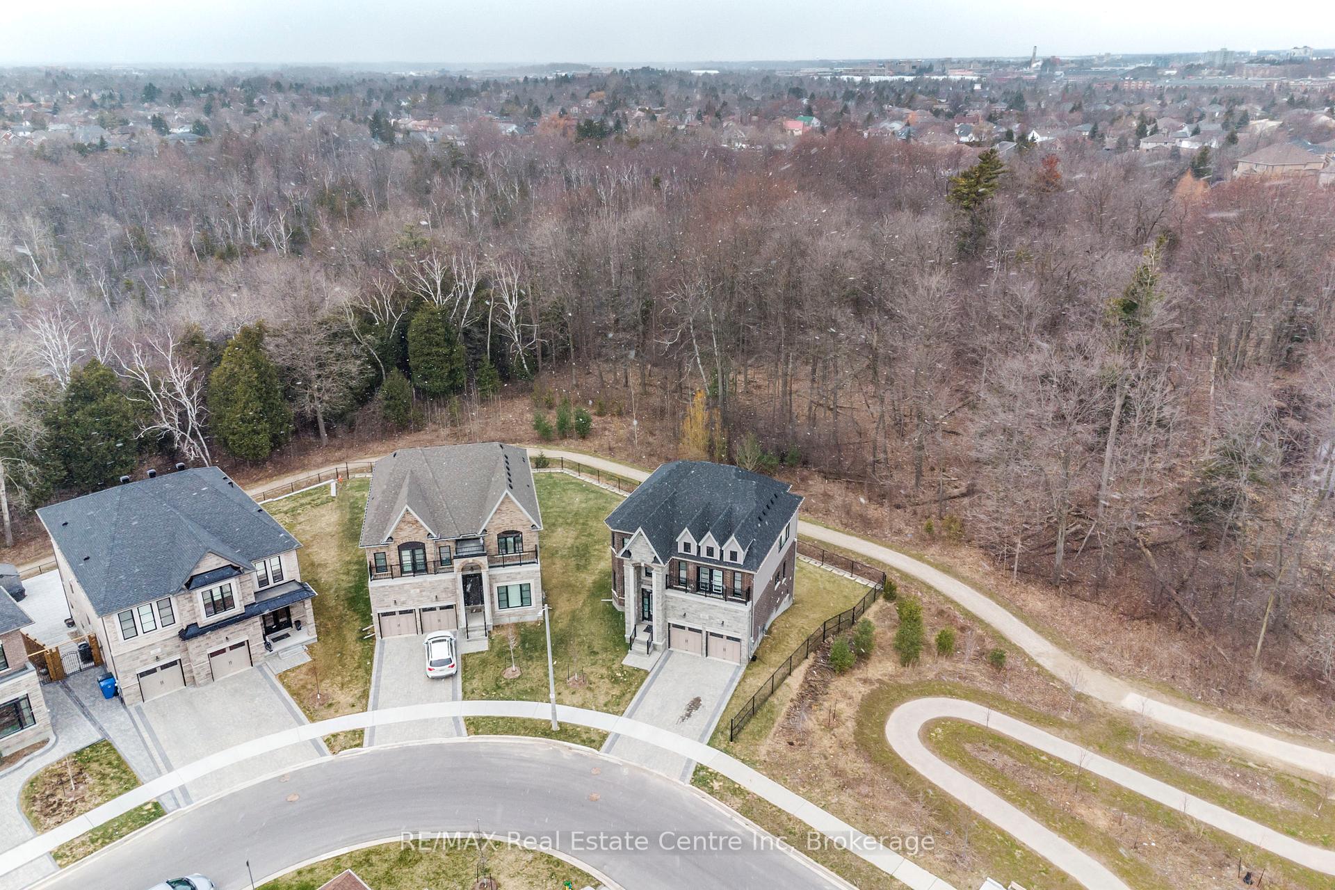 Photo 28 of 143 Ambrous Crescent, Guelph, Kortright East — HOMEH