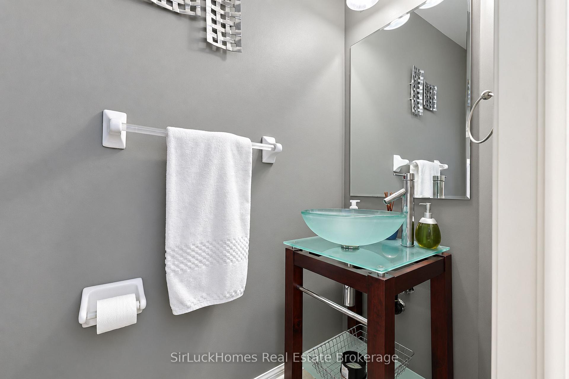 Photo 4 of Unit 22, 250 Richvale Drive S, Brampton, Heart Lake East — HOMEH