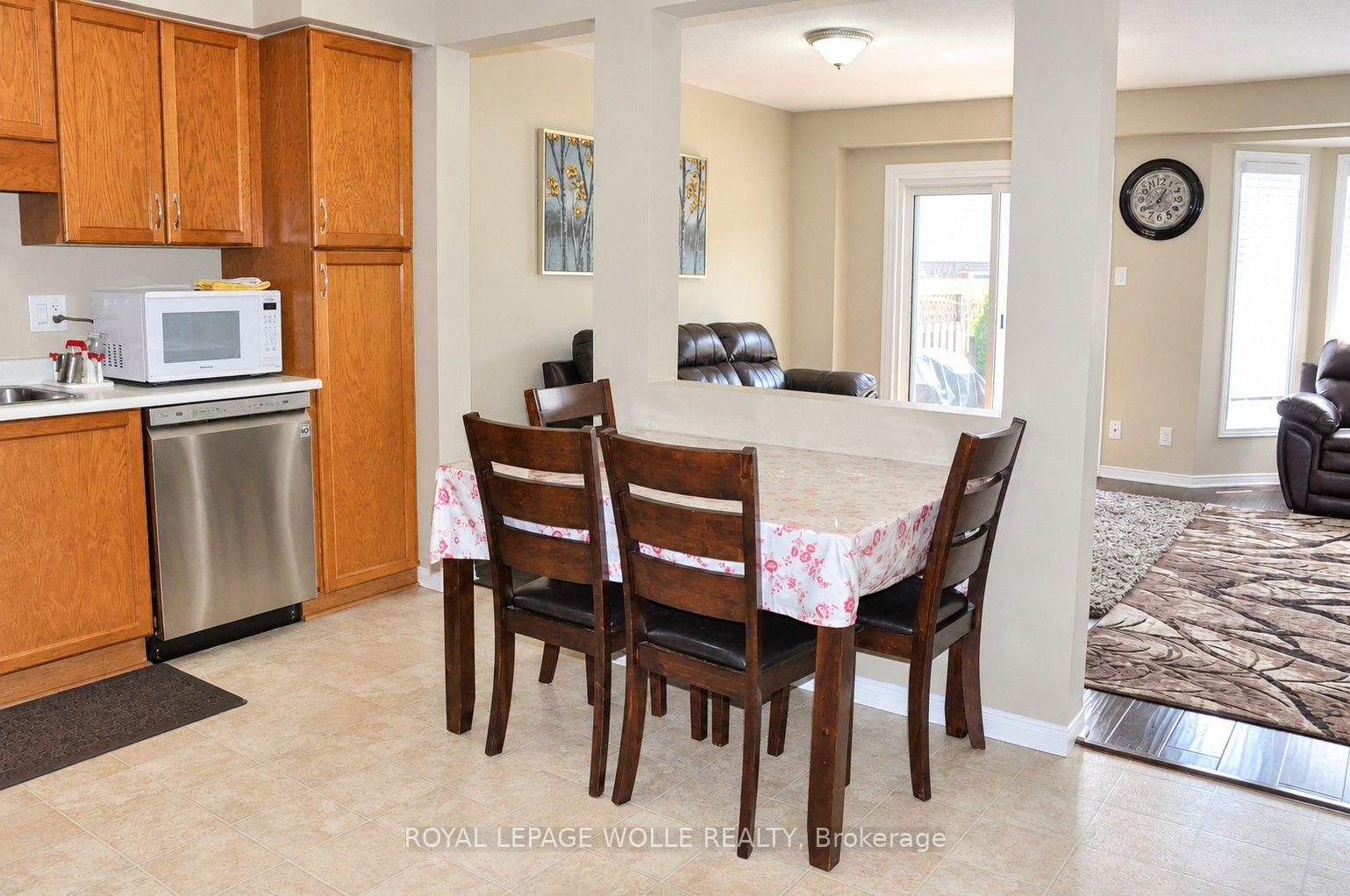 Photo 4 of Unit 2, 525 Oakvale Drive, Waterloo, Westvale — HOMEH