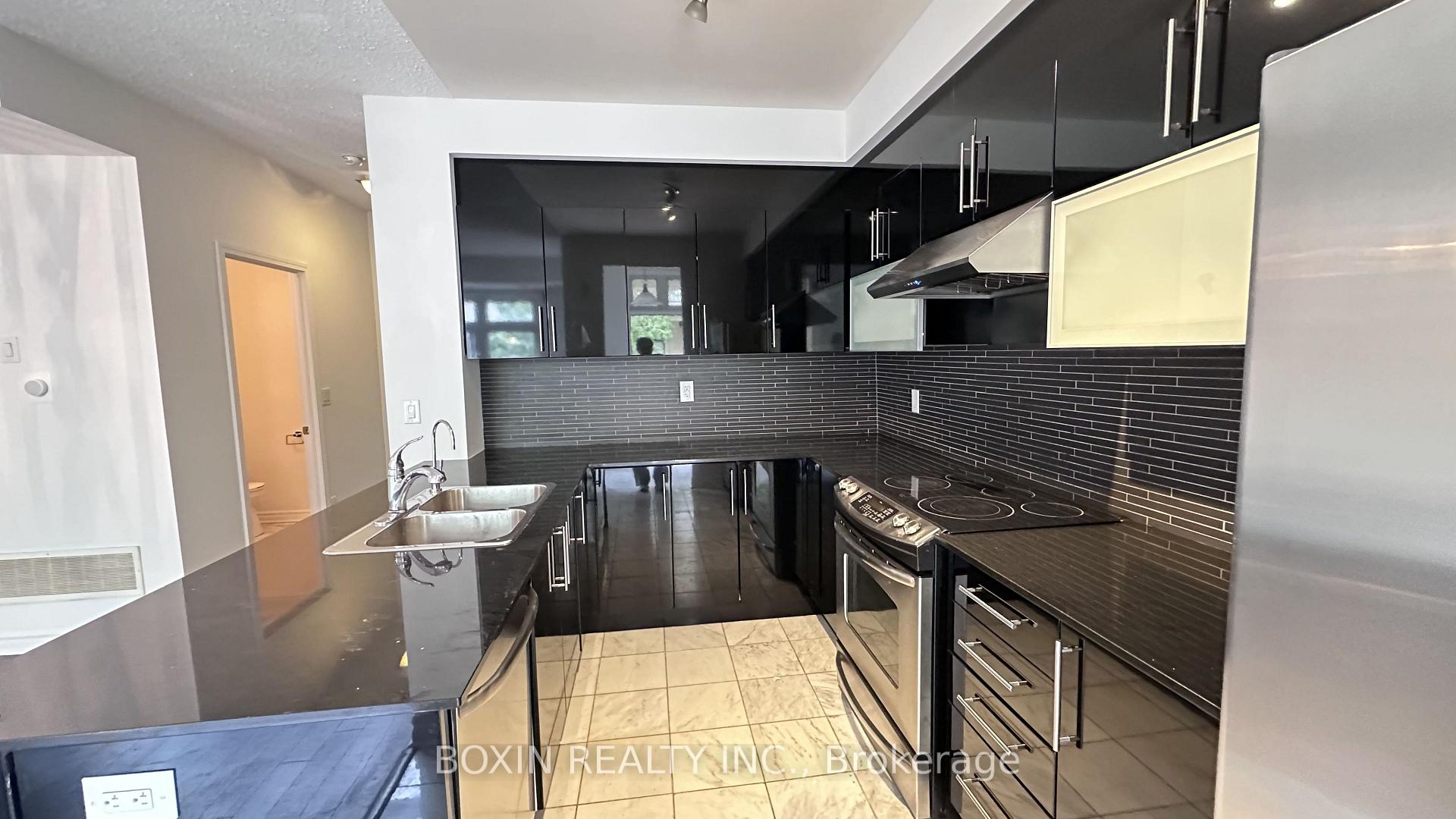 Photo 3 of Unit 14, 7 Brighton Place, Vaughan, Crestwood-Springfarm-Yorkhill — HOMEH