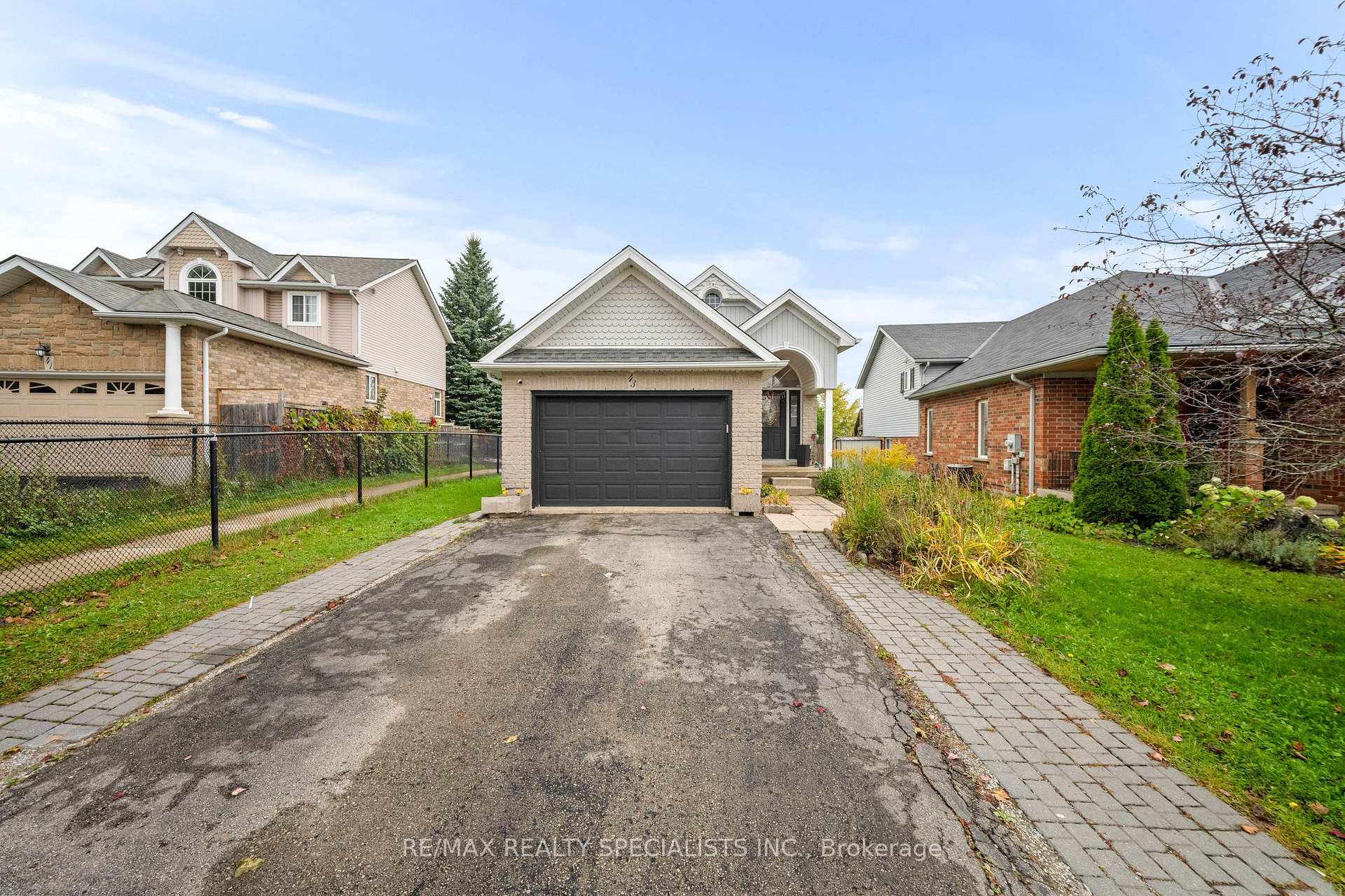 Photo 3 of 43 Hunter Road, Orangeville — HOMEH