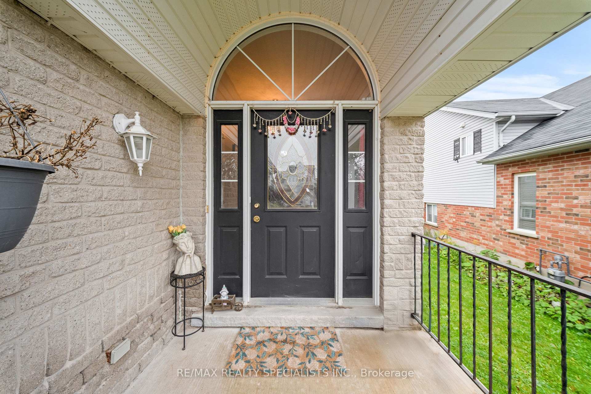 Photo 4 of 43 Hunter Road, Orangeville — HOMEH