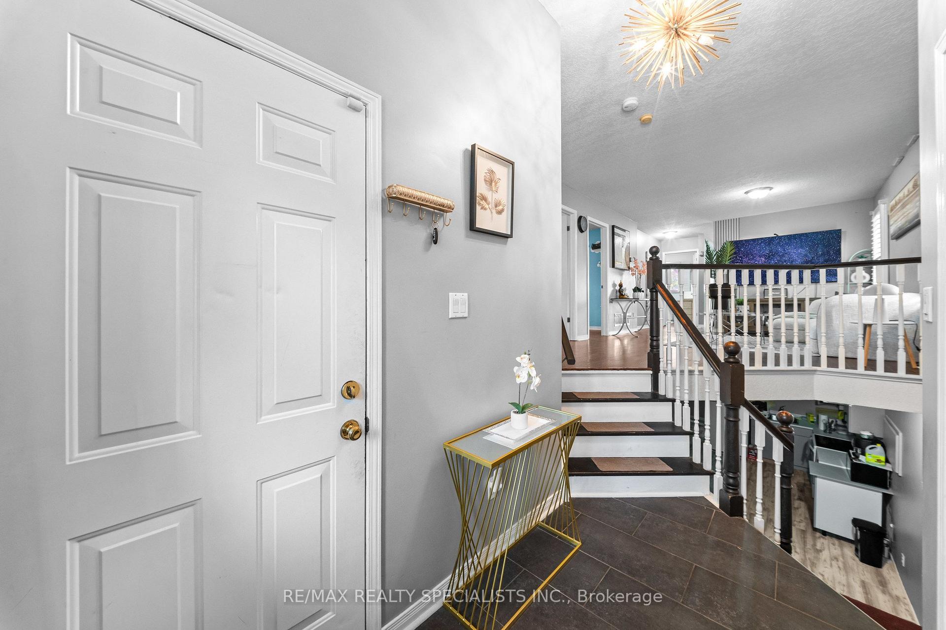 Photo 9 of 43 Hunter Road, Orangeville — HOMEH