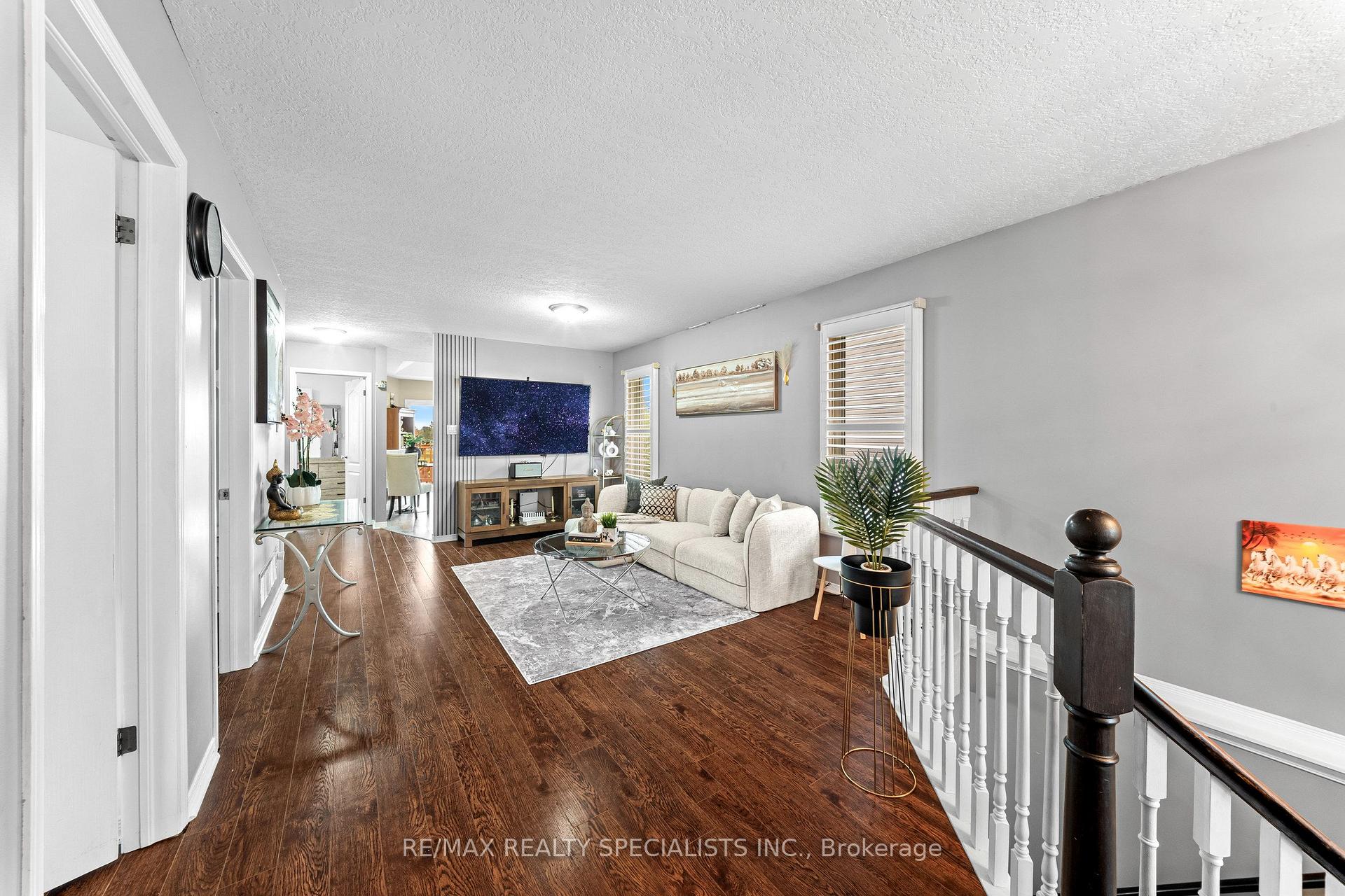 Photo 10 of 43 Hunter Road, Orangeville — HOMEH