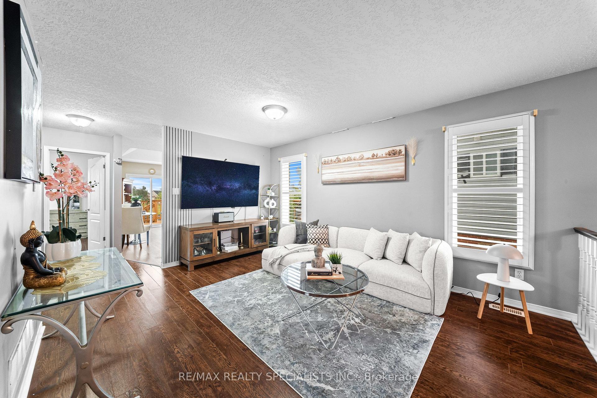 Photo 11 of 43 Hunter Road, Orangeville — HOMEH