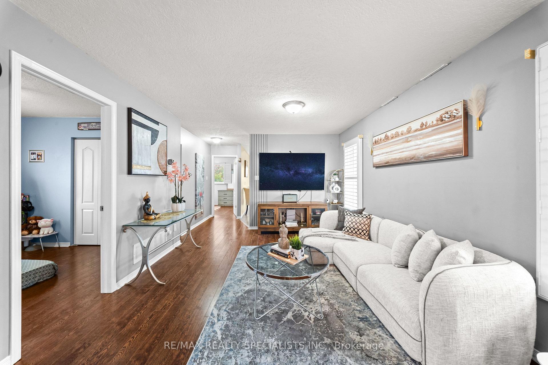 Photo 12 of 43 Hunter Road, Orangeville — HOMEH