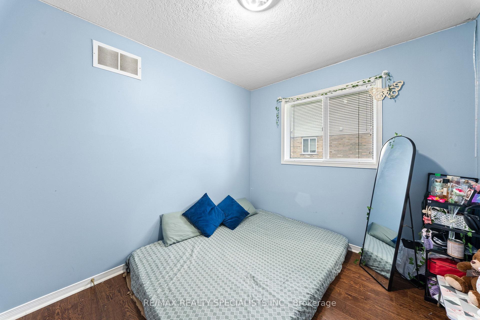 Photo 21 of 43 Hunter Road, Orangeville — HOMEH