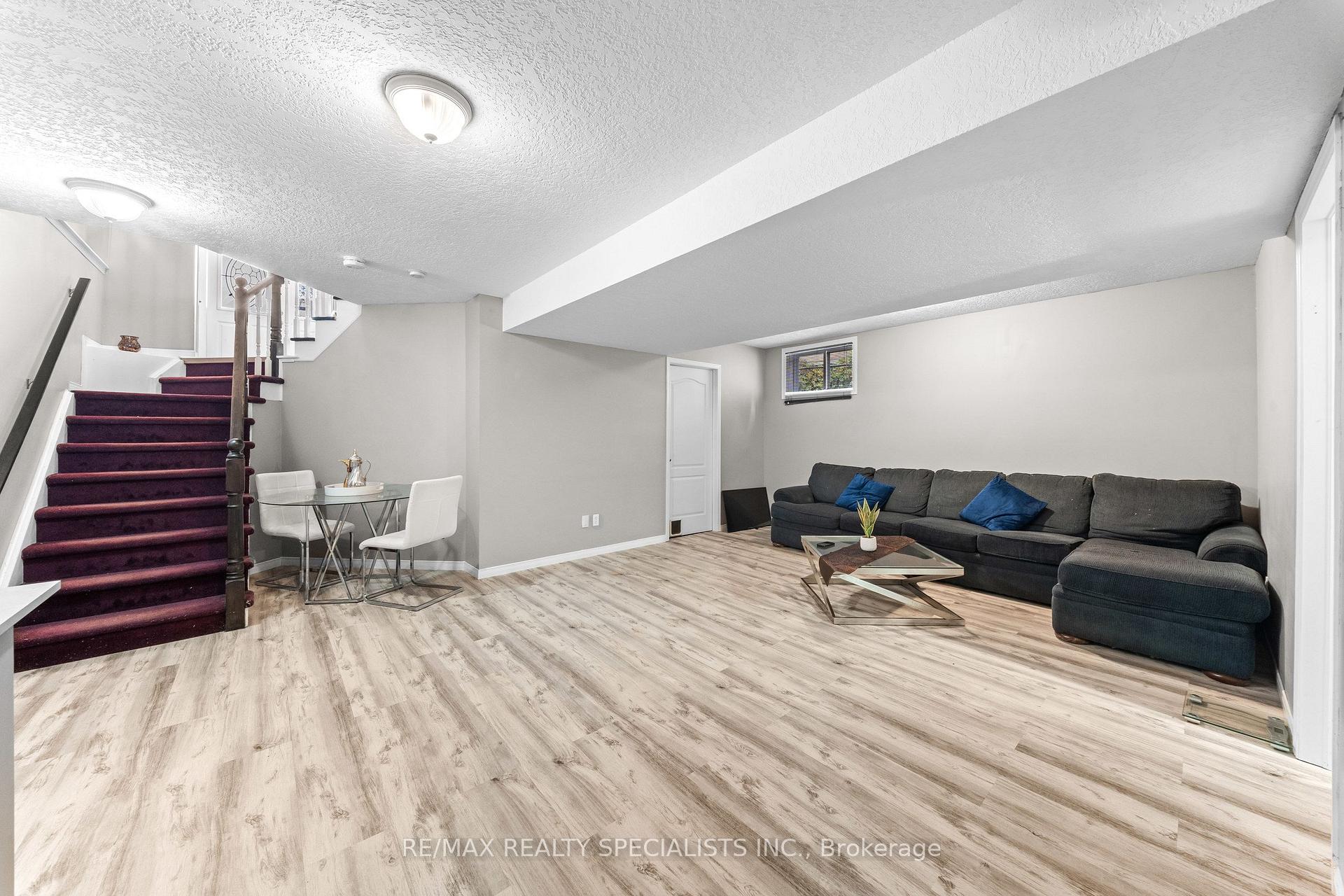Photo 30 of 43 Hunter Road, Orangeville — HOMEH