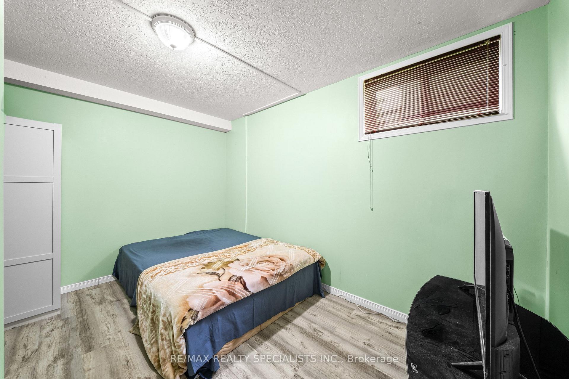 Photo 31 of 43 Hunter Road, Orangeville — HOMEH