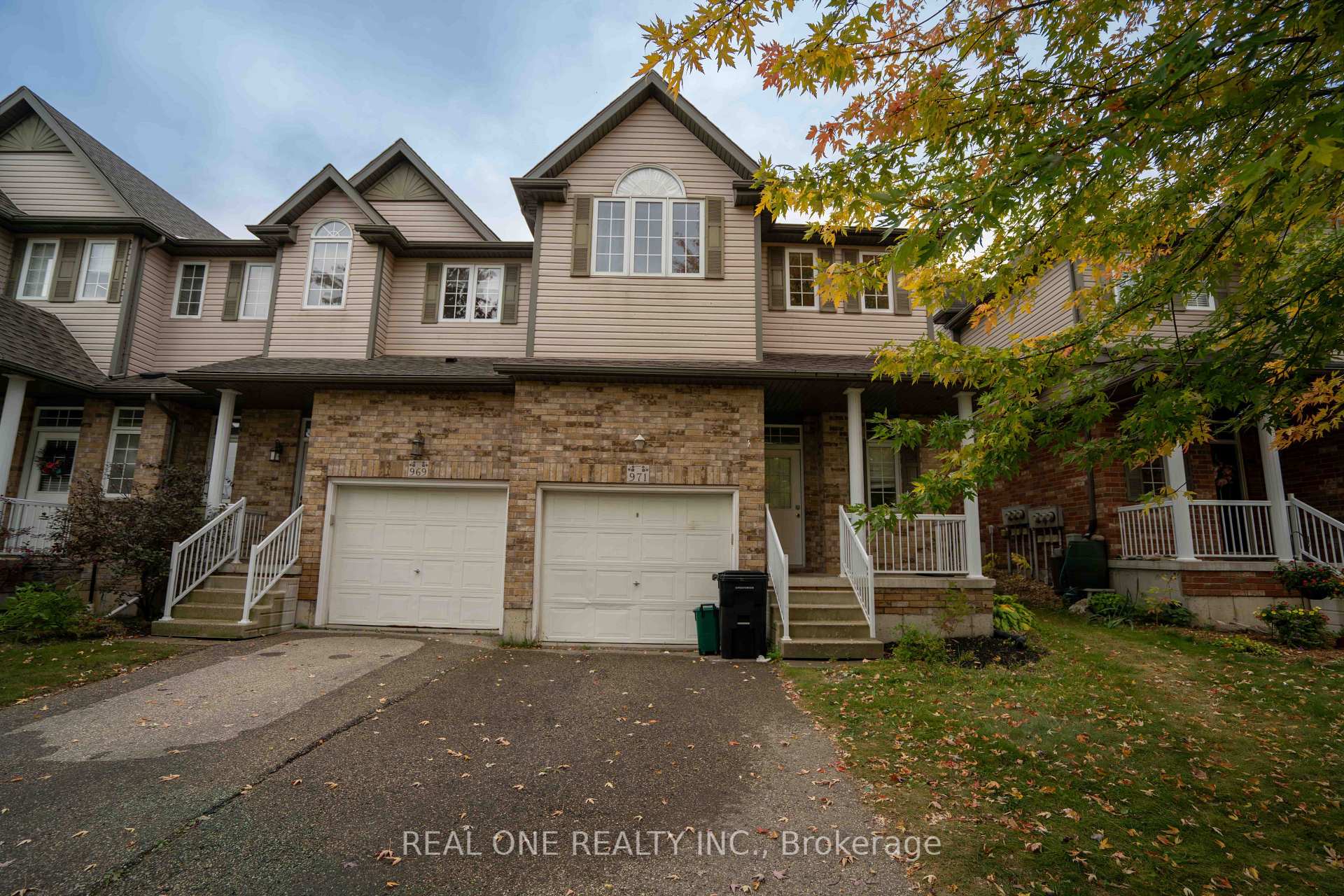 Photo 2 of 971 Creekside Drive, Waterloo, Erbsville/Laurelwood — HOMEH