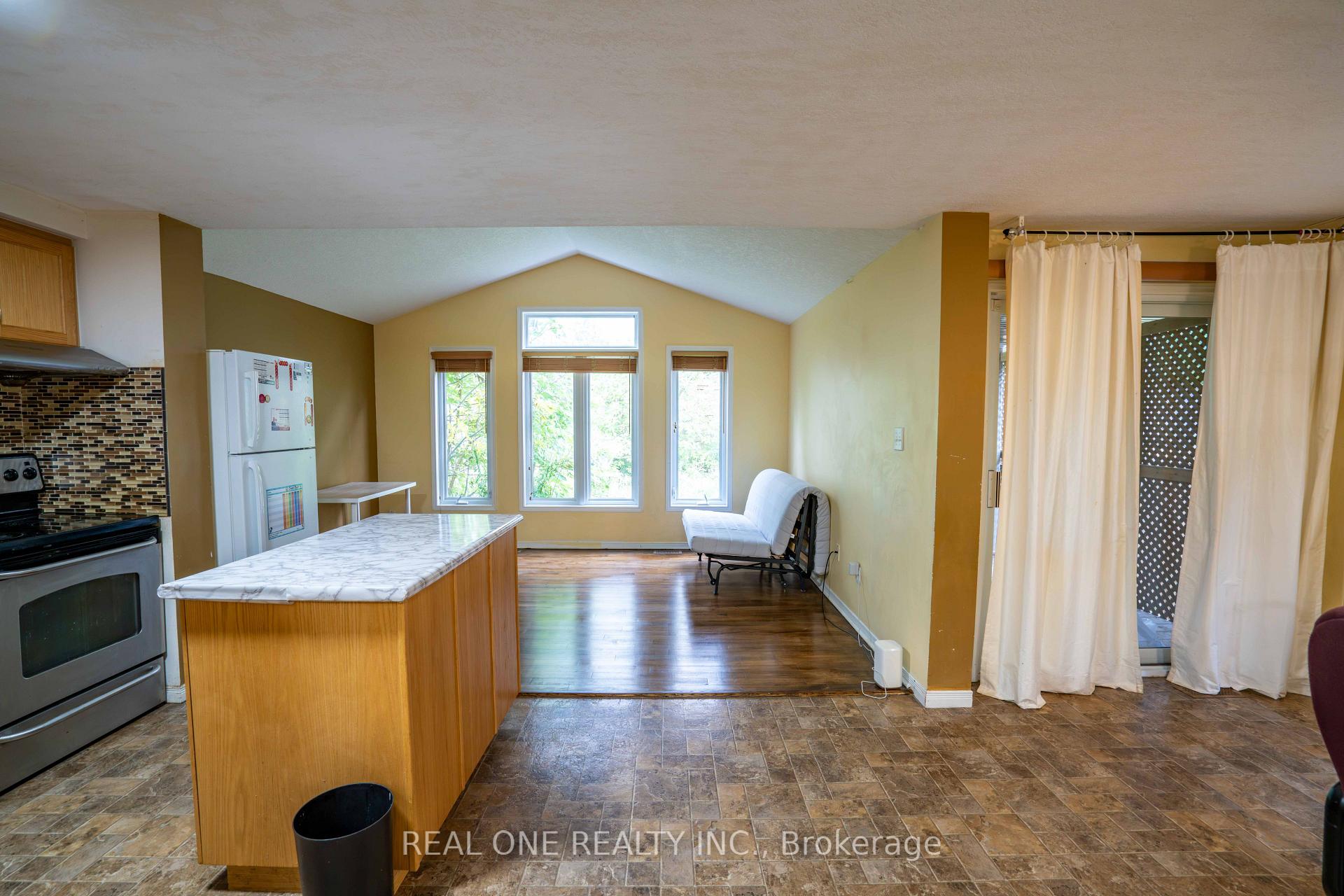 Photo 4 of 971 Creekside Drive, Waterloo, Erbsville/Laurelwood — HOMEH