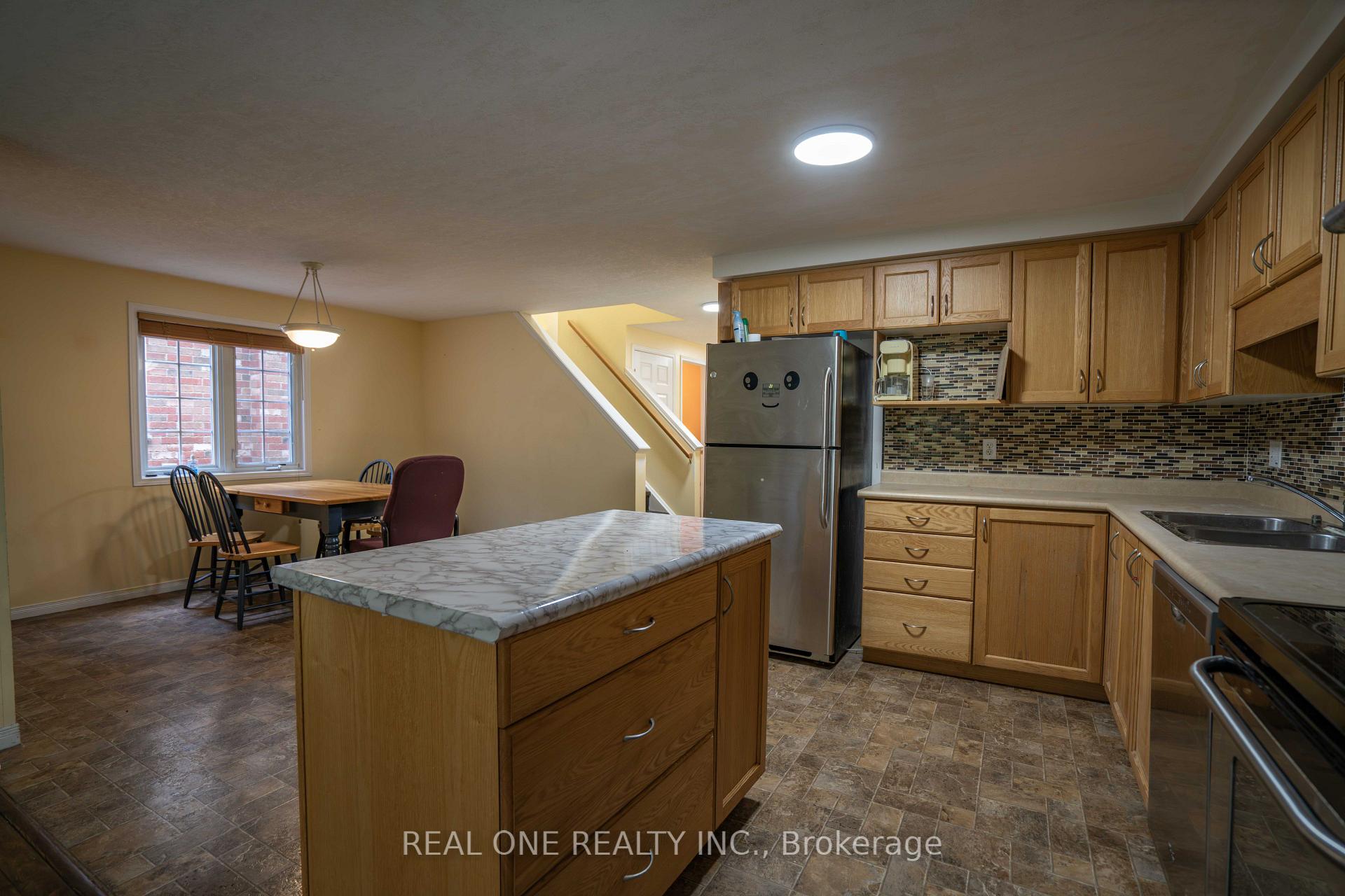 Photo 7 of 971 Creekside Drive, Waterloo, Erbsville/Laurelwood — HOMEH