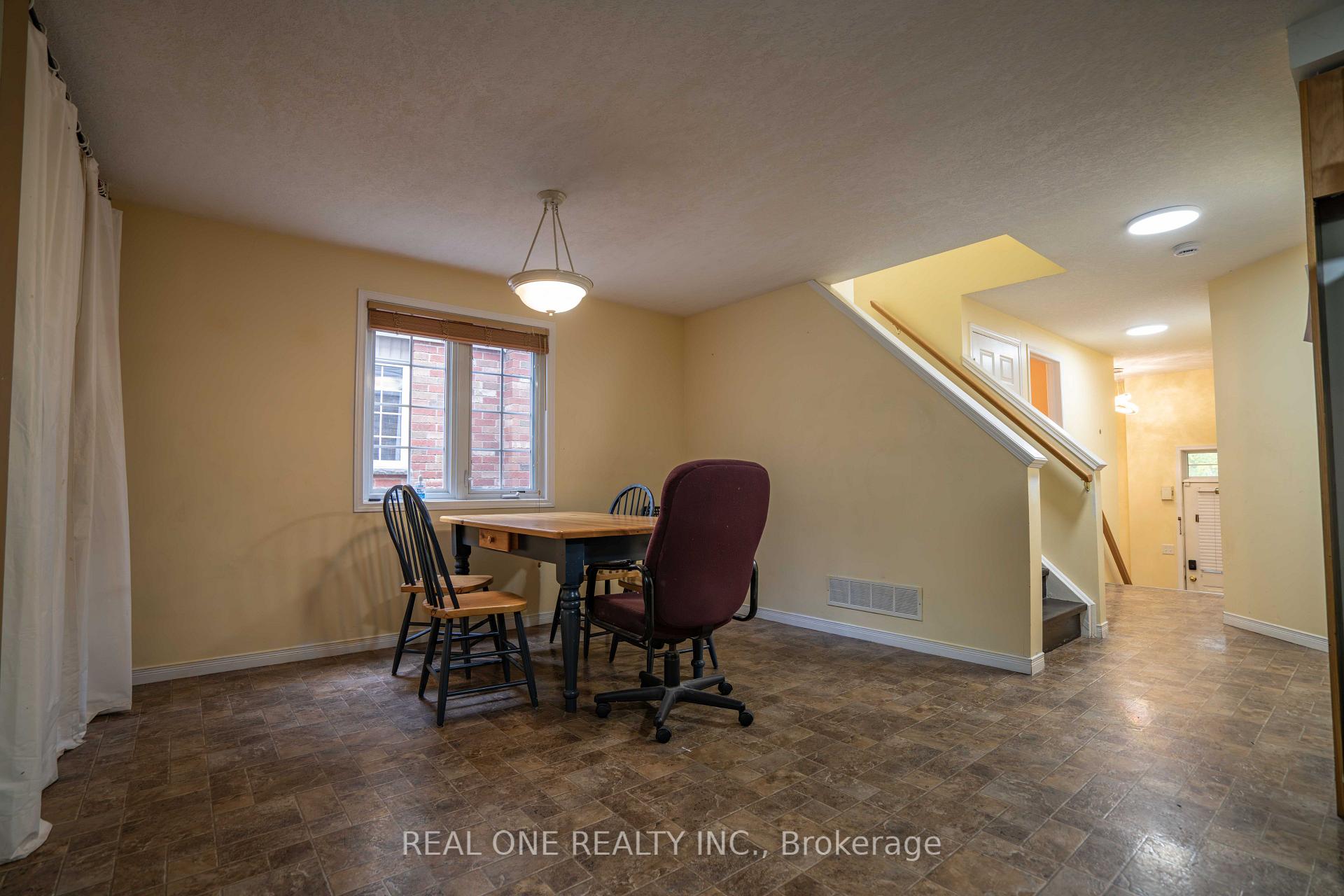 Photo 8 of 971 Creekside Drive, Waterloo, Erbsville/Laurelwood — HOMEH