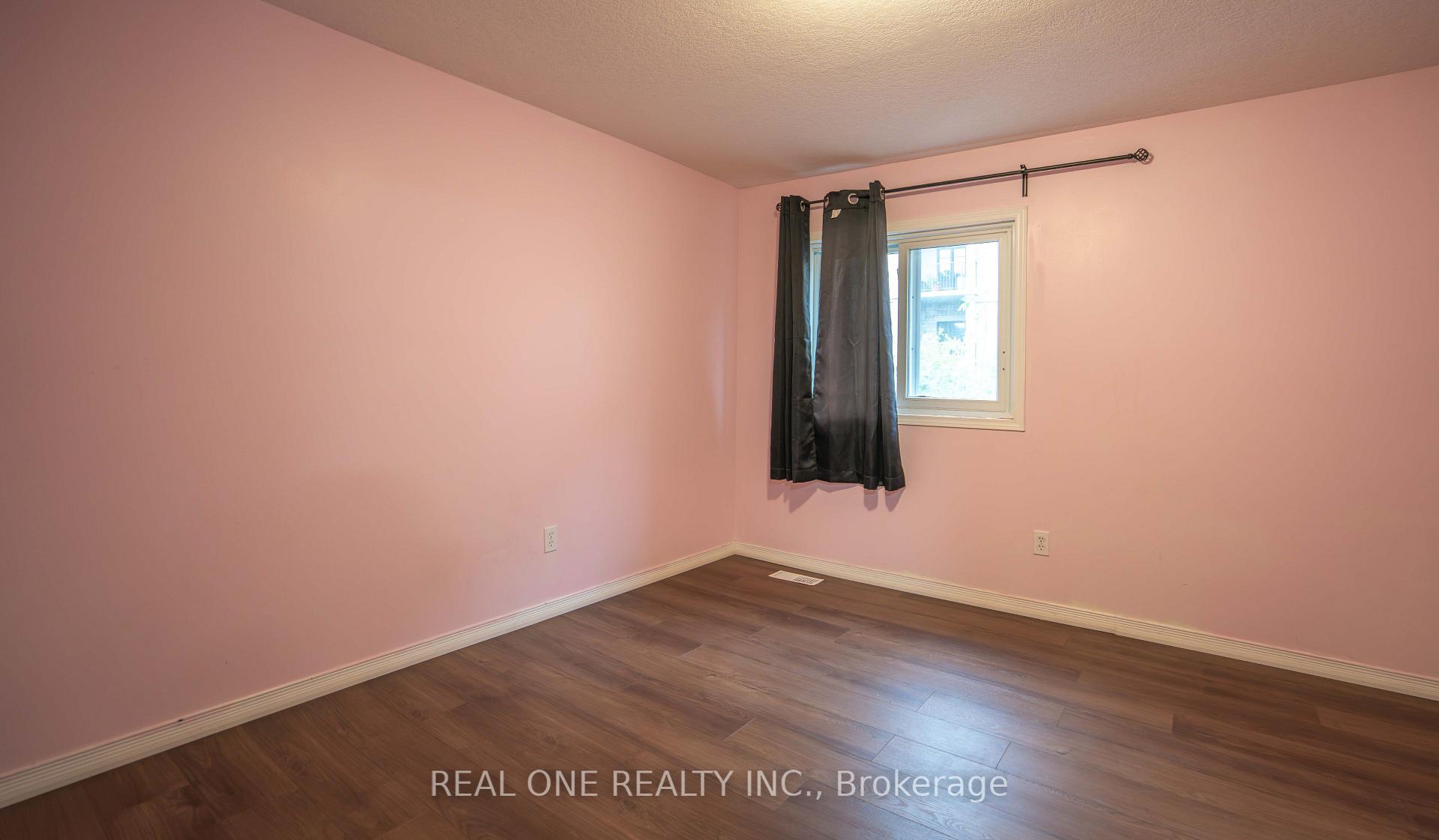 Photo 17 of 971 Creekside Drive, Waterloo, Erbsville/Laurelwood — HOMEH