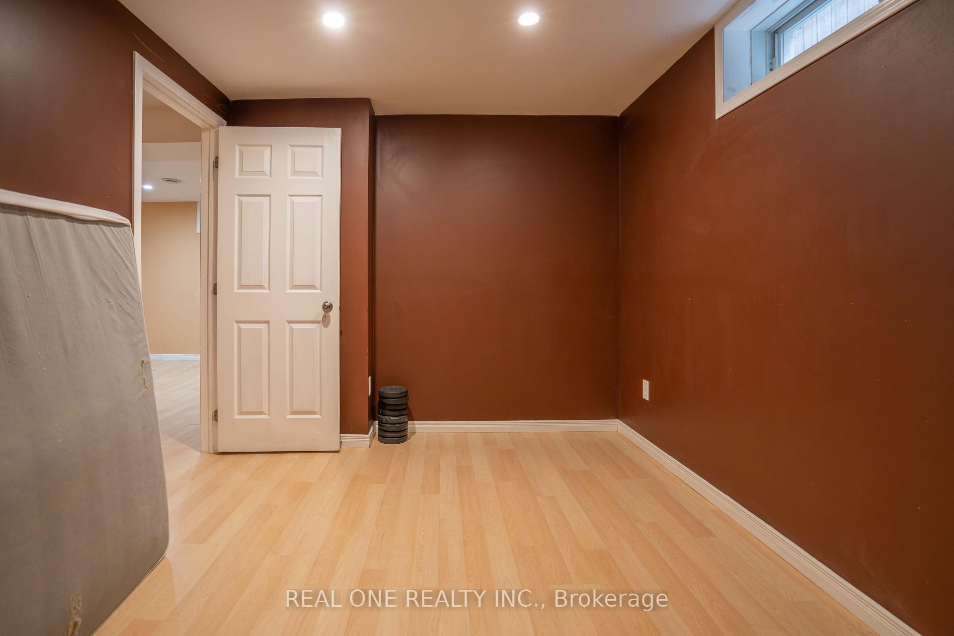 Photo 23 of 971 Creekside Drive, Waterloo, Erbsville/Laurelwood — HOMEH