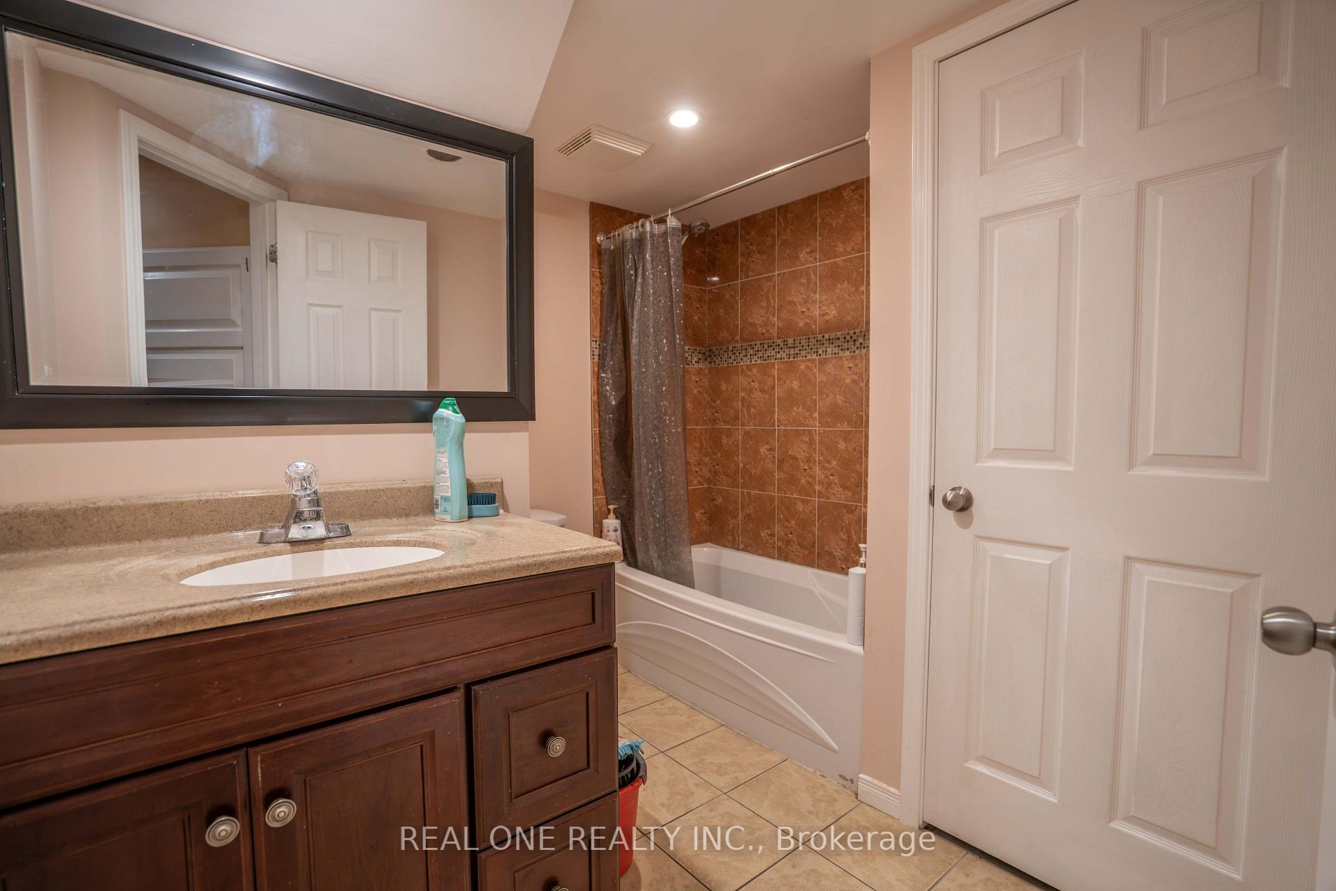 Photo 24 of 971 Creekside Drive, Waterloo, Erbsville/Laurelwood — HOMEH