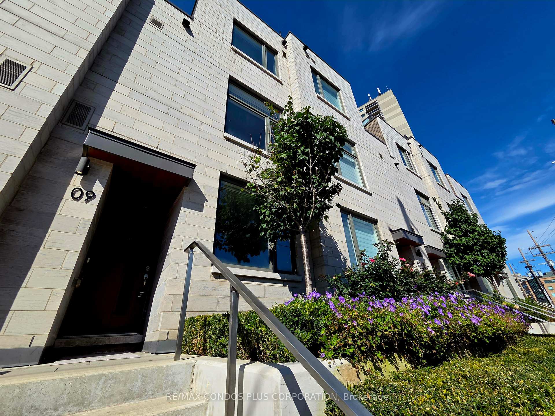Front of Unit 9, 270 Davenport Road
