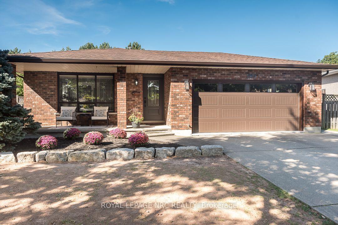 Photo 2 of 7979 Oakridge Drive, Niagara Falls, Mt. Carmel — HOMEH
