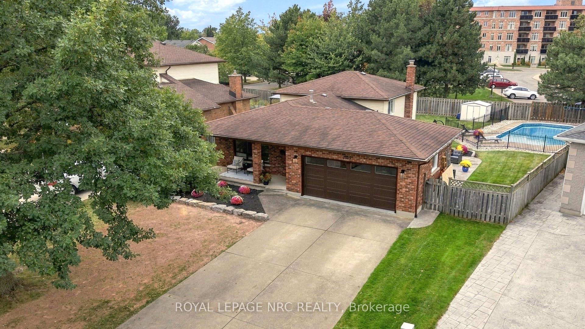 Photo 3 of 7979 Oakridge Drive, Niagara Falls, Mt. Carmel — HOMEH