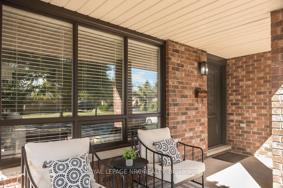 Photo 5 of 7979 Oakridge Drive, Niagara Falls, Mt. Carmel — HOMEH