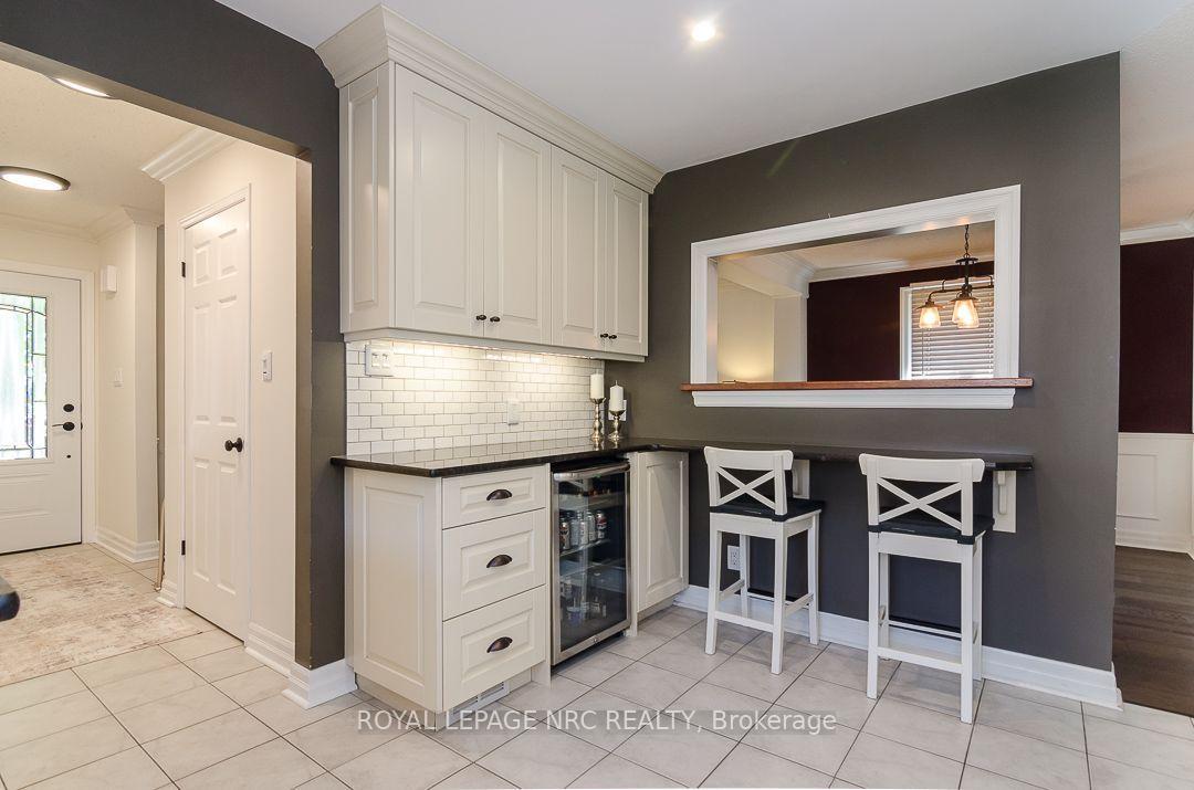 Photo 10 of 7979 Oakridge Drive, Niagara Falls, Mt. Carmel — HOMEH