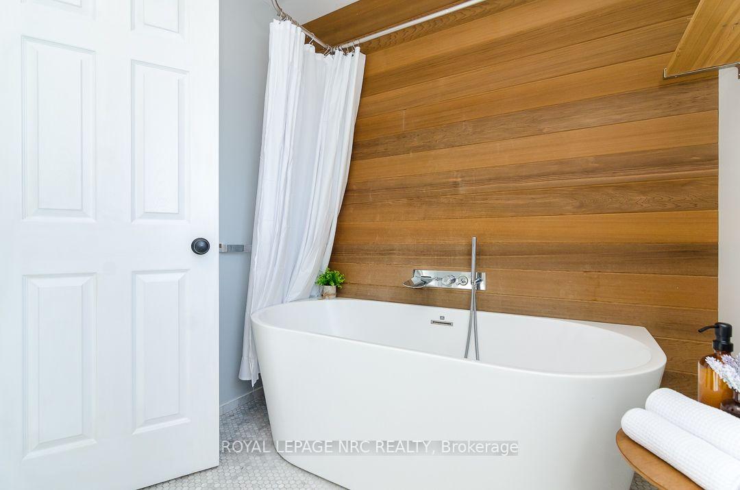 Photo 20 of 7979 Oakridge Drive, Niagara Falls, Mt. Carmel — HOMEH