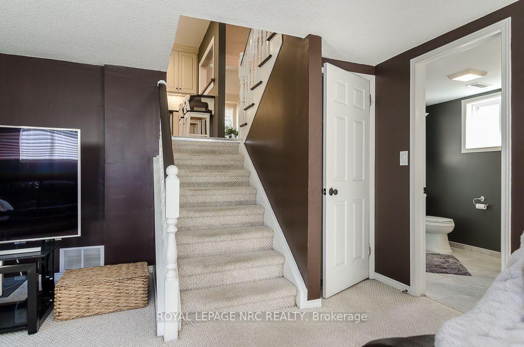 Photo 23 of 7979 Oakridge Drive, Niagara Falls, Mt. Carmel — HOMEH