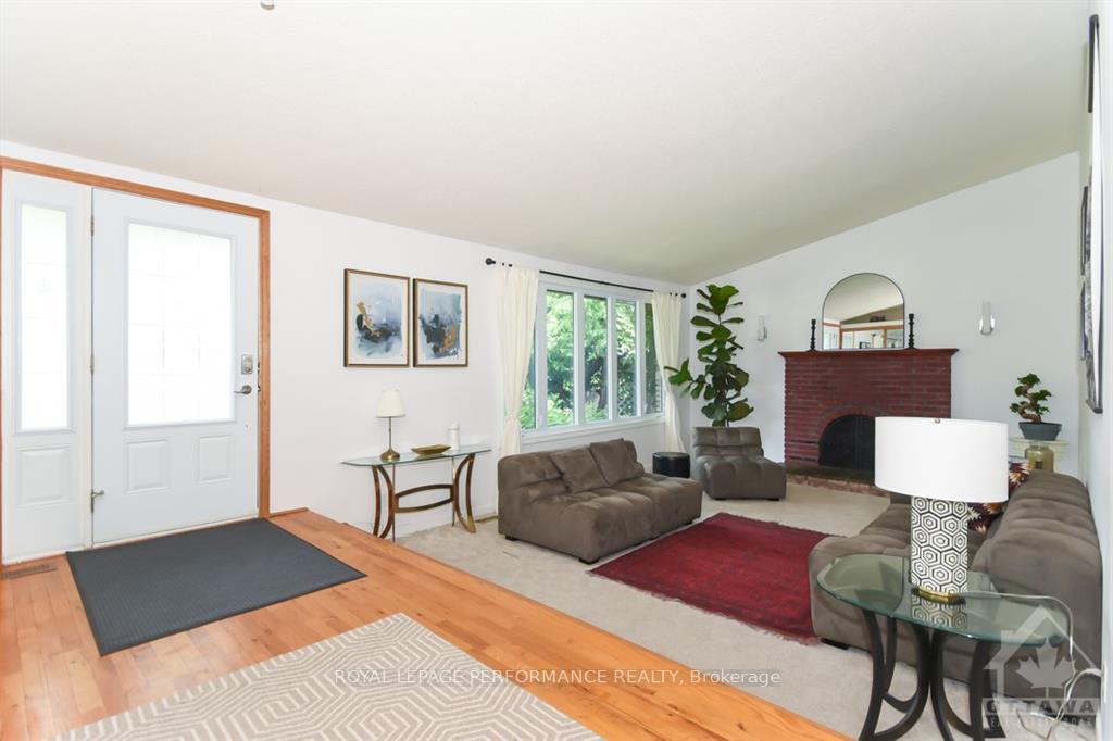 Photo 3 of 85 Crownhill Street, Ottawa, Cardinal Heights — HOMEH